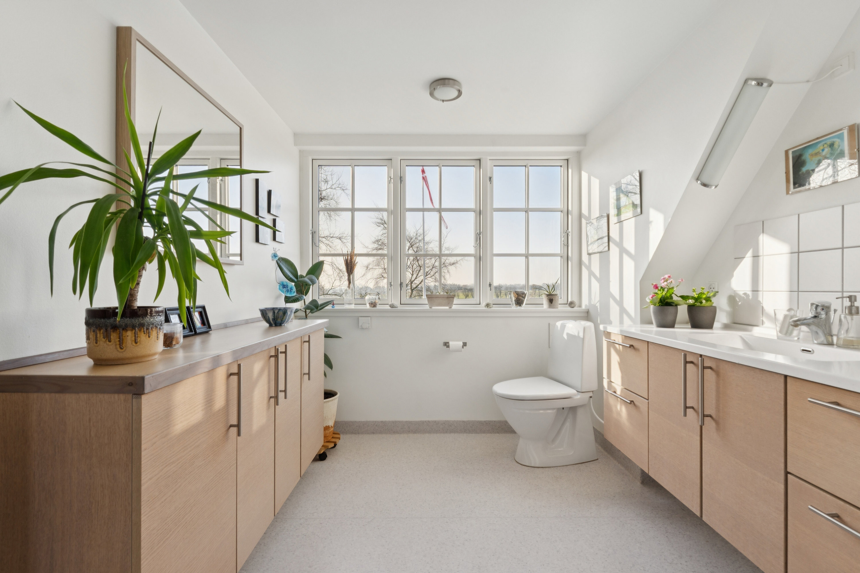 Fremhævet andet billede i fuldskærmstilstand. Billede af Solbakkevej 12, 5874 Hesselager