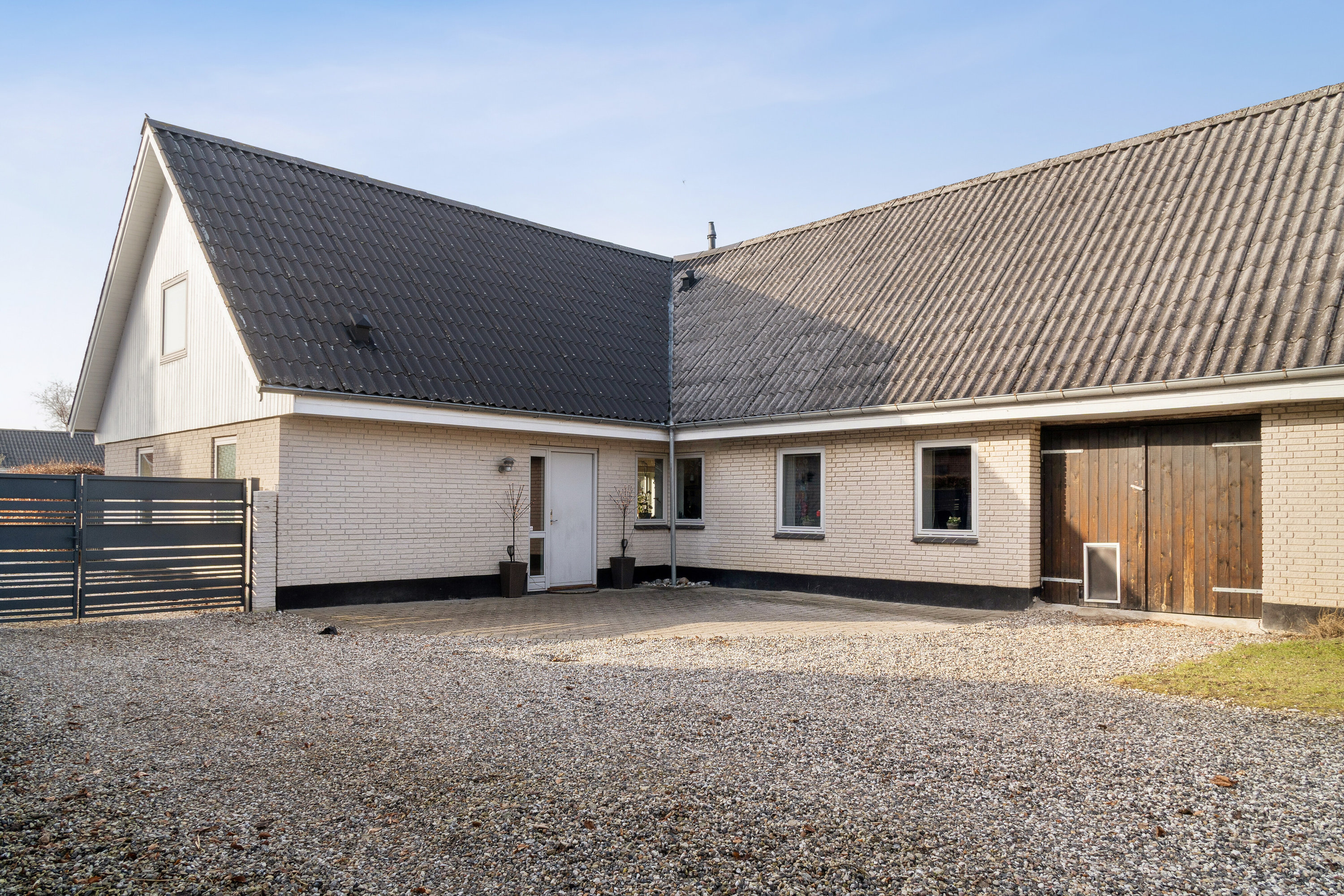 Fremhævet set fra vejen billede i fuldskærmstilstand. Billede af Toftegårdsvej 5, Voel, 8600 Silkeborg