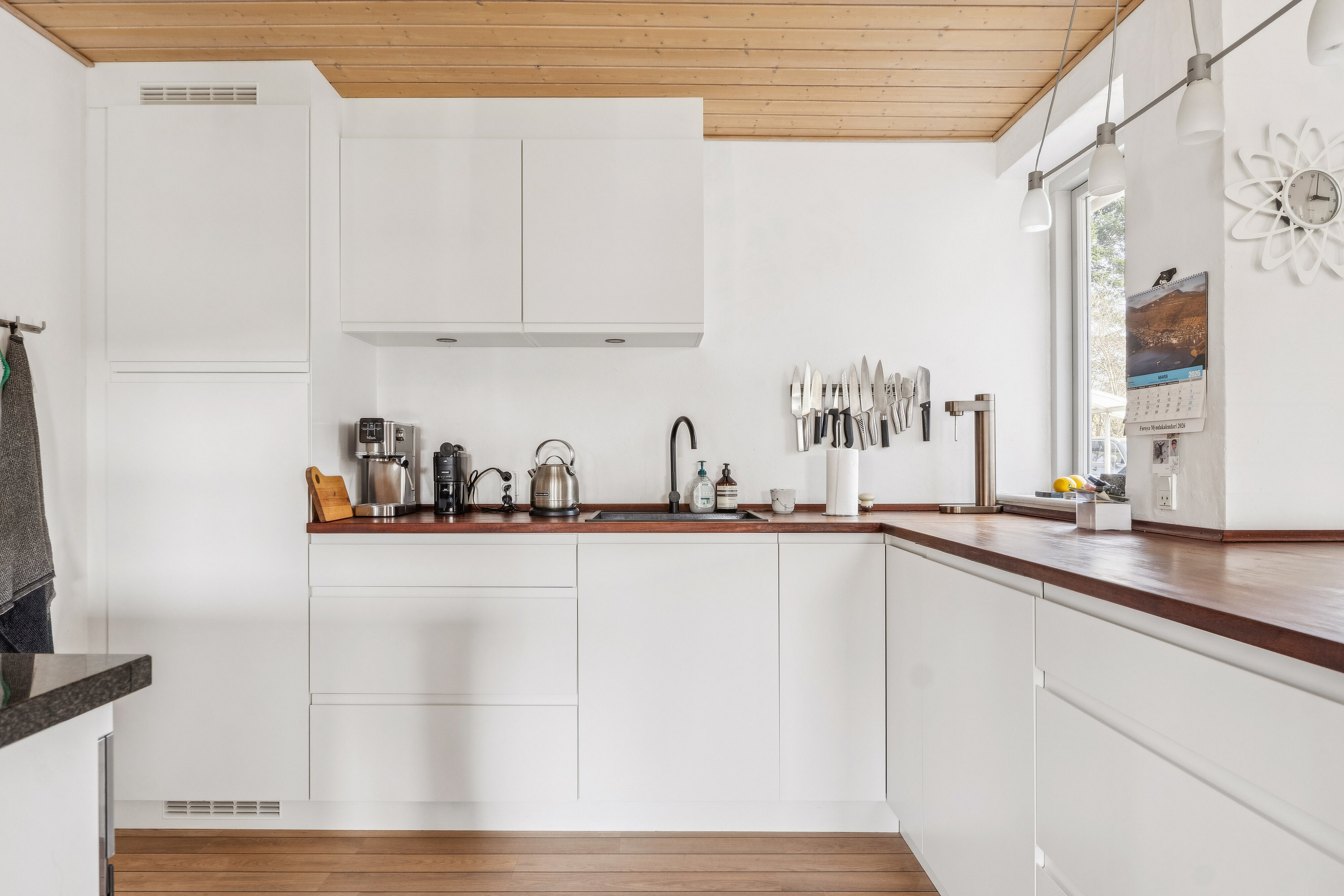 Fremhævet køkken billede i fuldskærmstilstand. Billede af Toftegårdsvej 5, Voel, 8600 Silkeborg