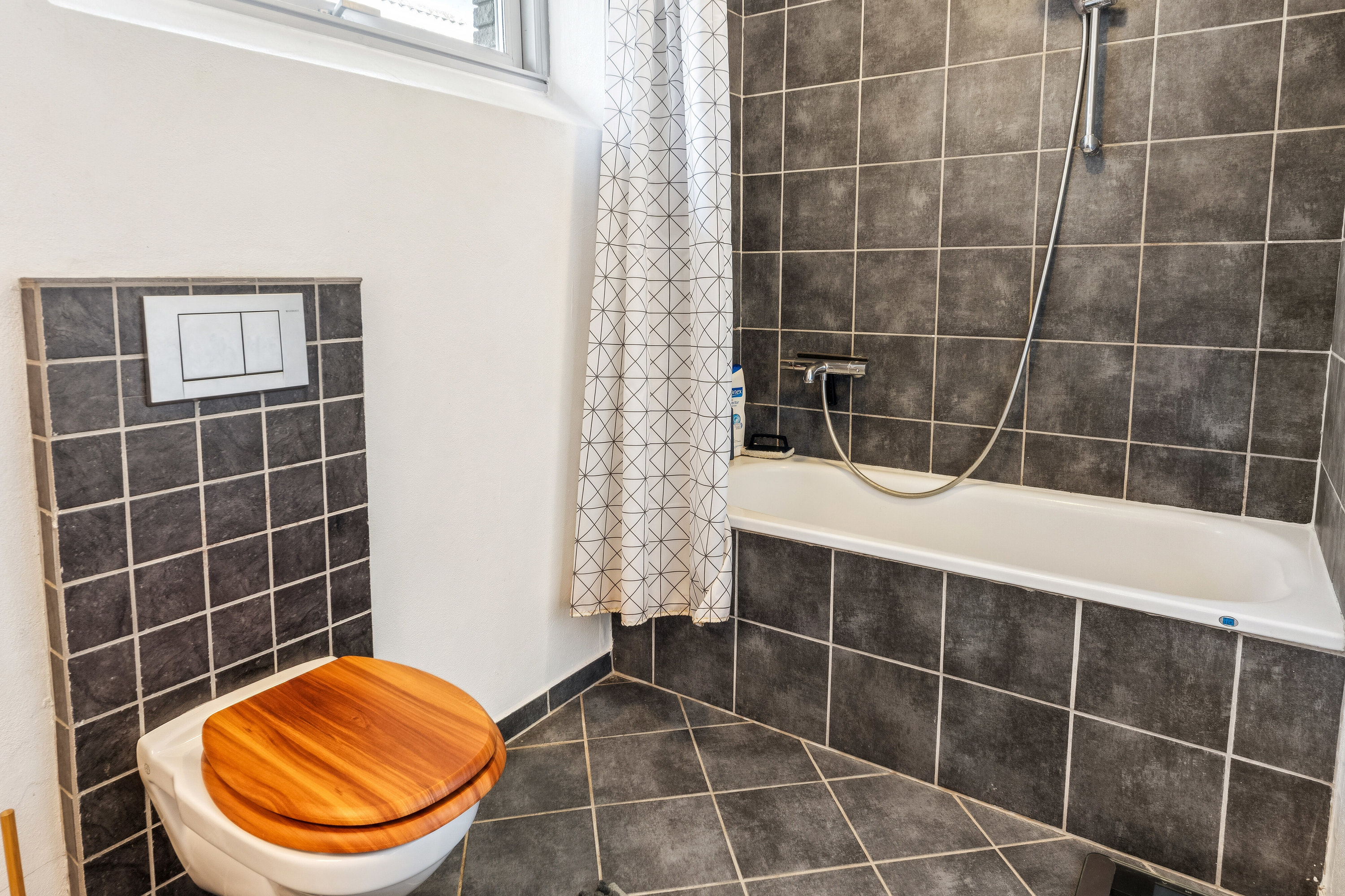 Fremhævet badeværelse billede i fuldskærmstilstand. Billede af Toftegårdsvej 5, Voel, 8600 Silkeborg