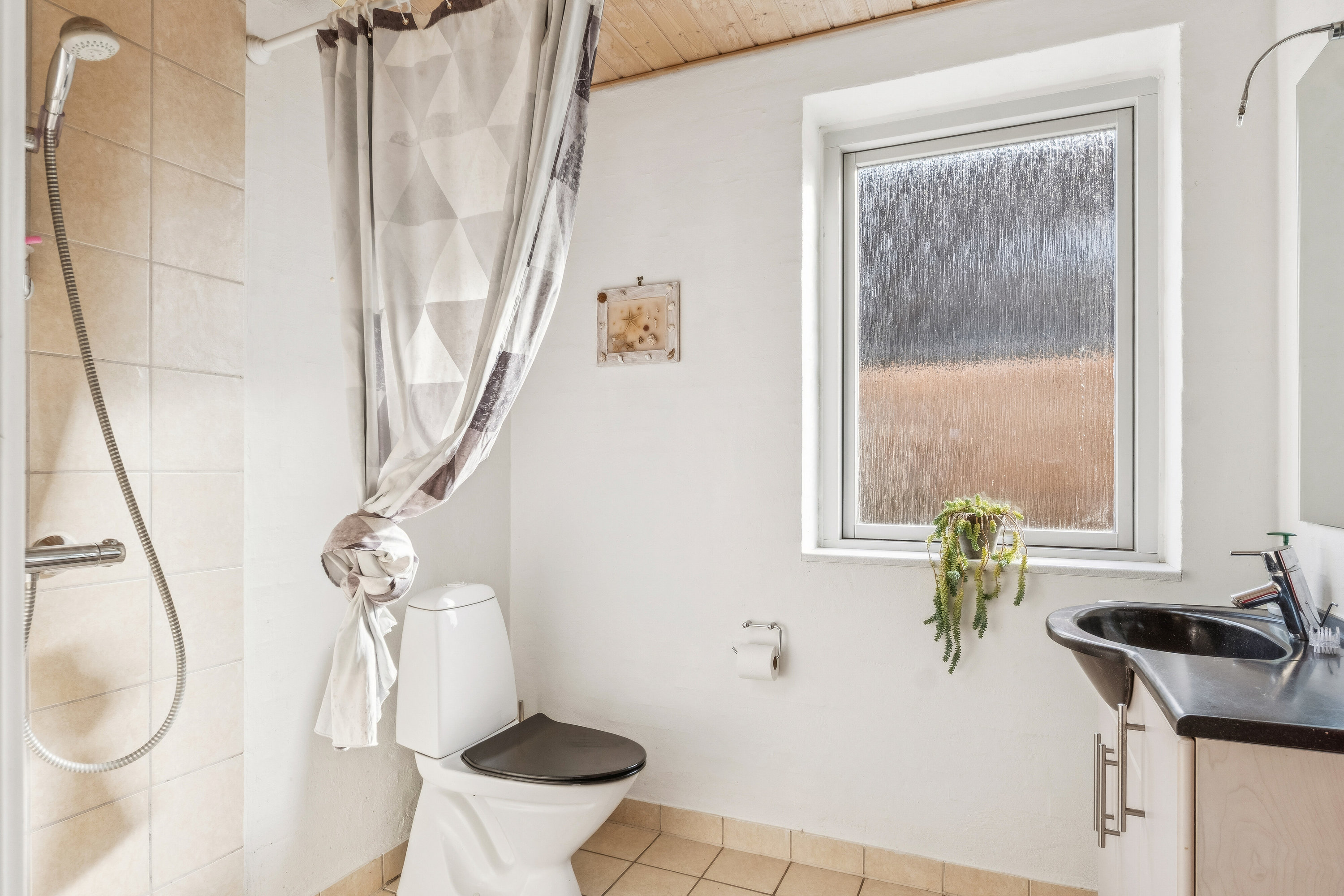 Fremhævet badeværelse billede i fuldskærmstilstand. Billede af Toftegårdsvej 5, Voel, 8600 Silkeborg