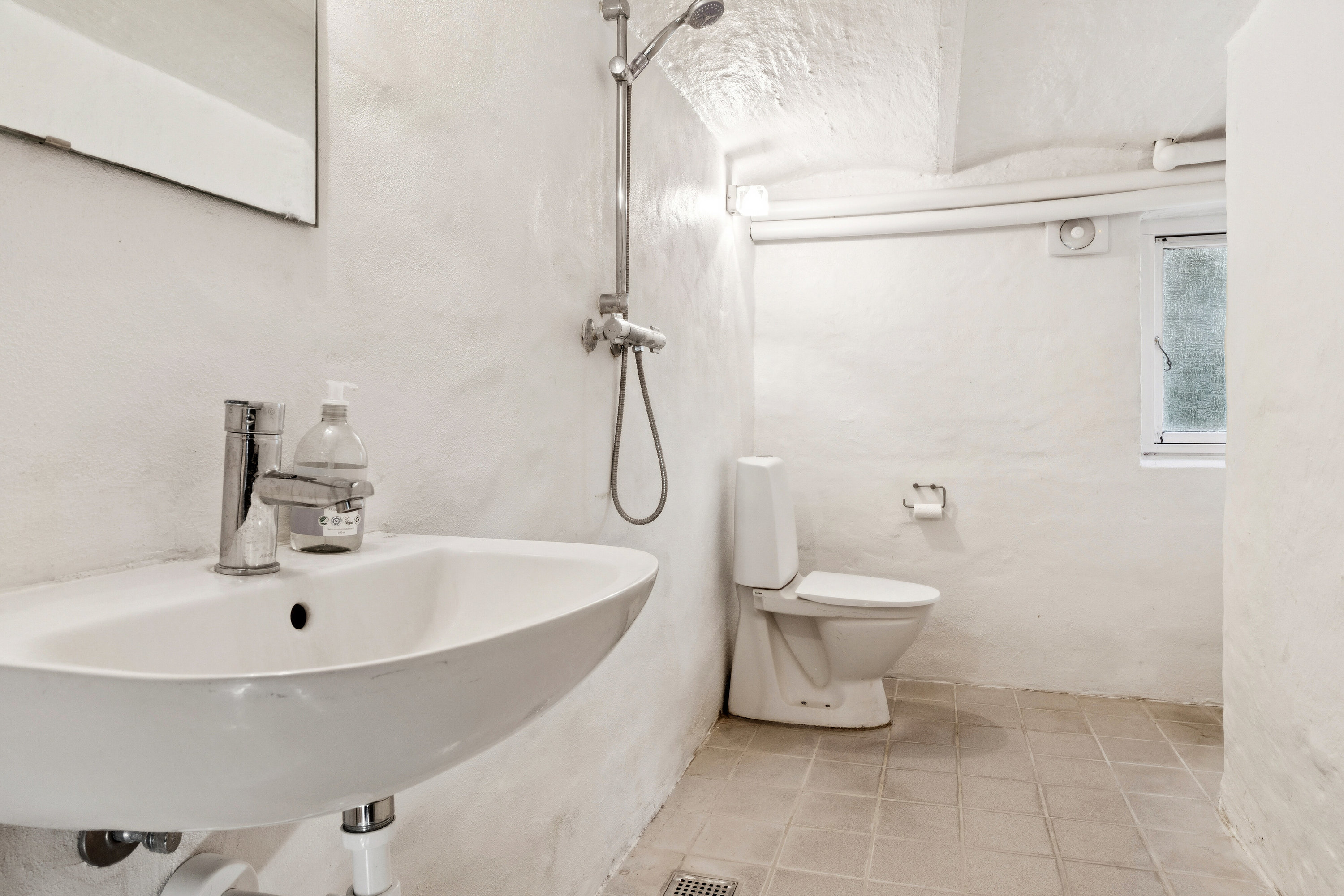 Fremhævet badeværelse billede i fuldskærmstilstand. Billede af Magnoliavej 31, 8260 Viby J