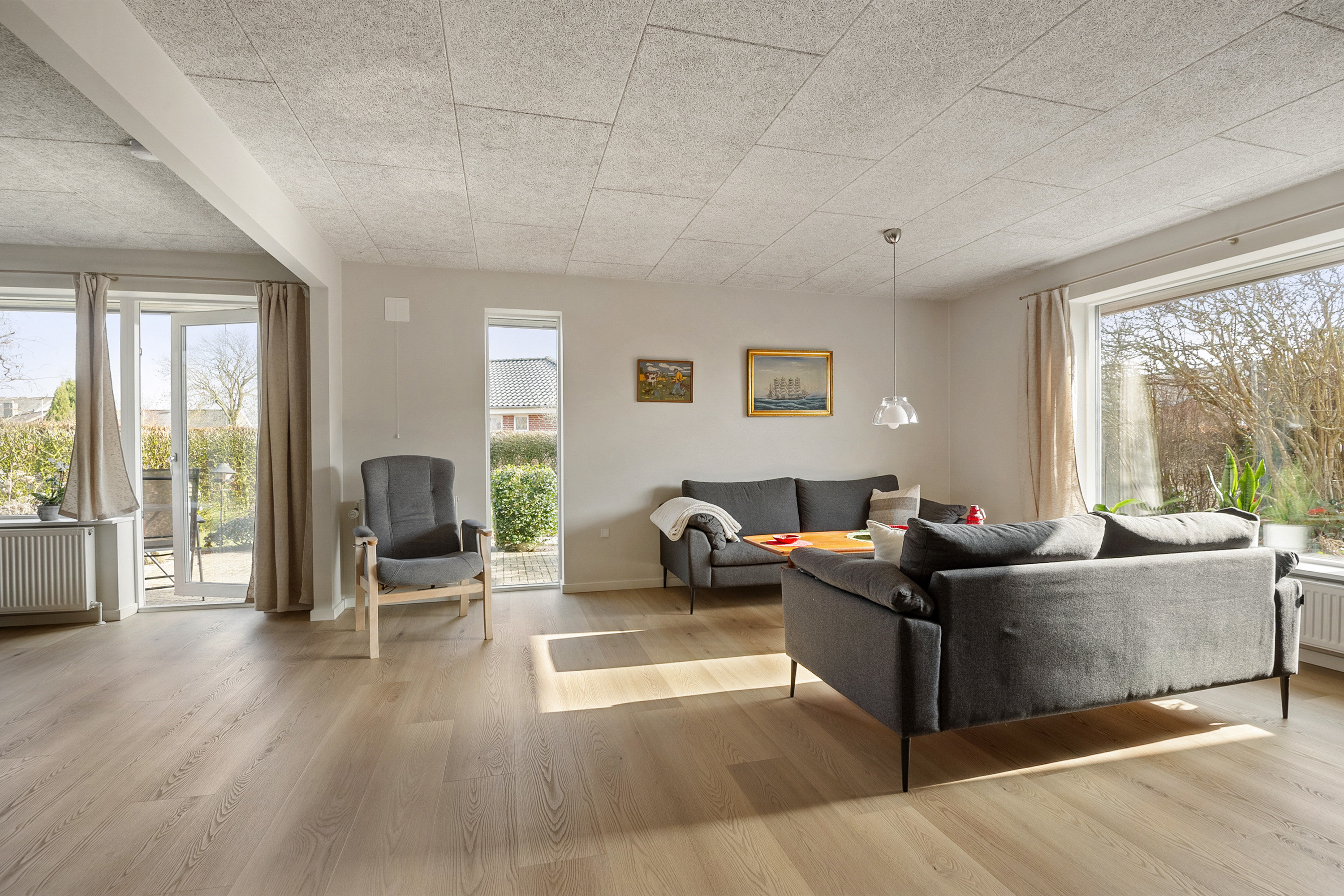 Fremhævet stue billede i fuldskærmstilstand. Billede af Syrenvej 4, 6855 Outrup