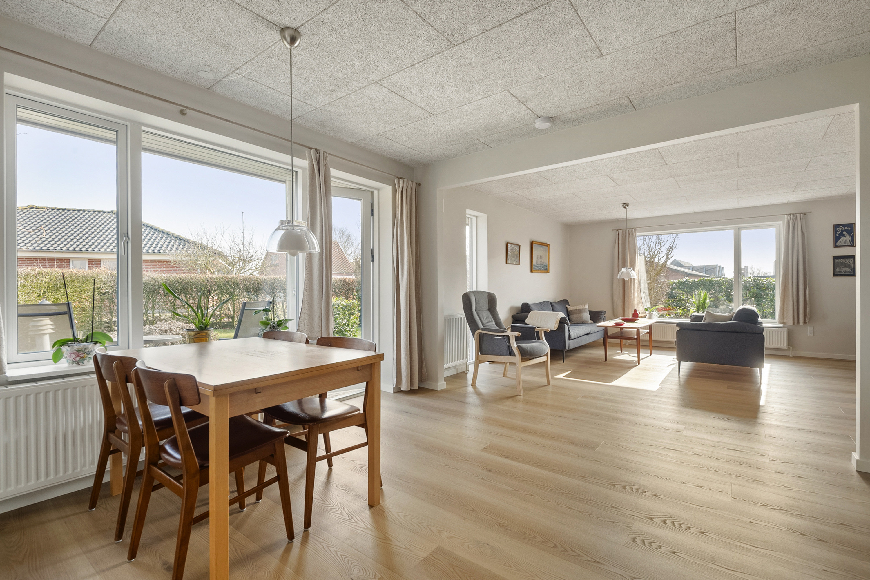 Fremhævet spisestue billede i fuldskærmstilstand. Billede af Syrenvej 4, 6855 Outrup