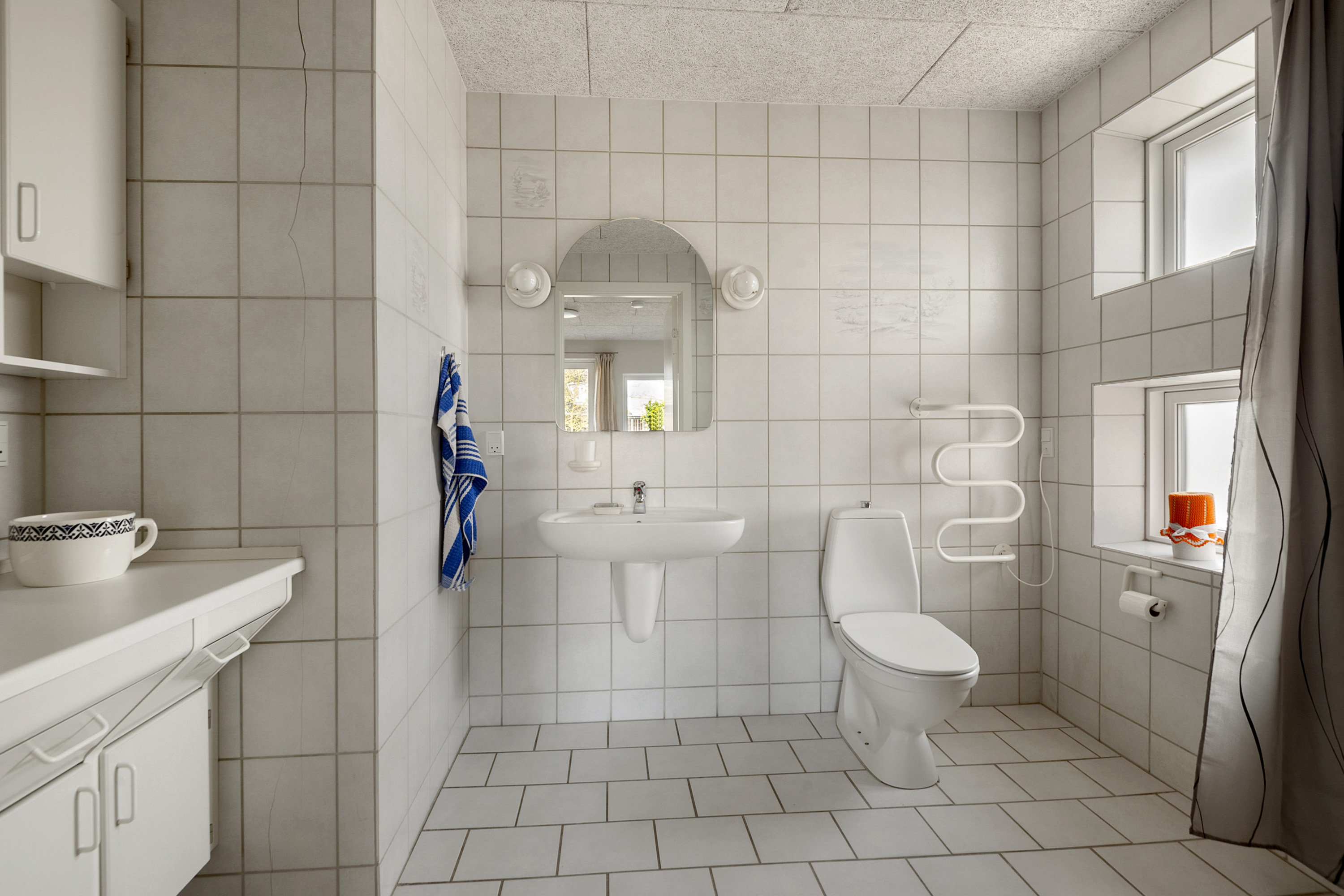 Fremhævet badeværelse billede i fuldskærmstilstand. Billede af Syrenvej 4, 6855 Outrup