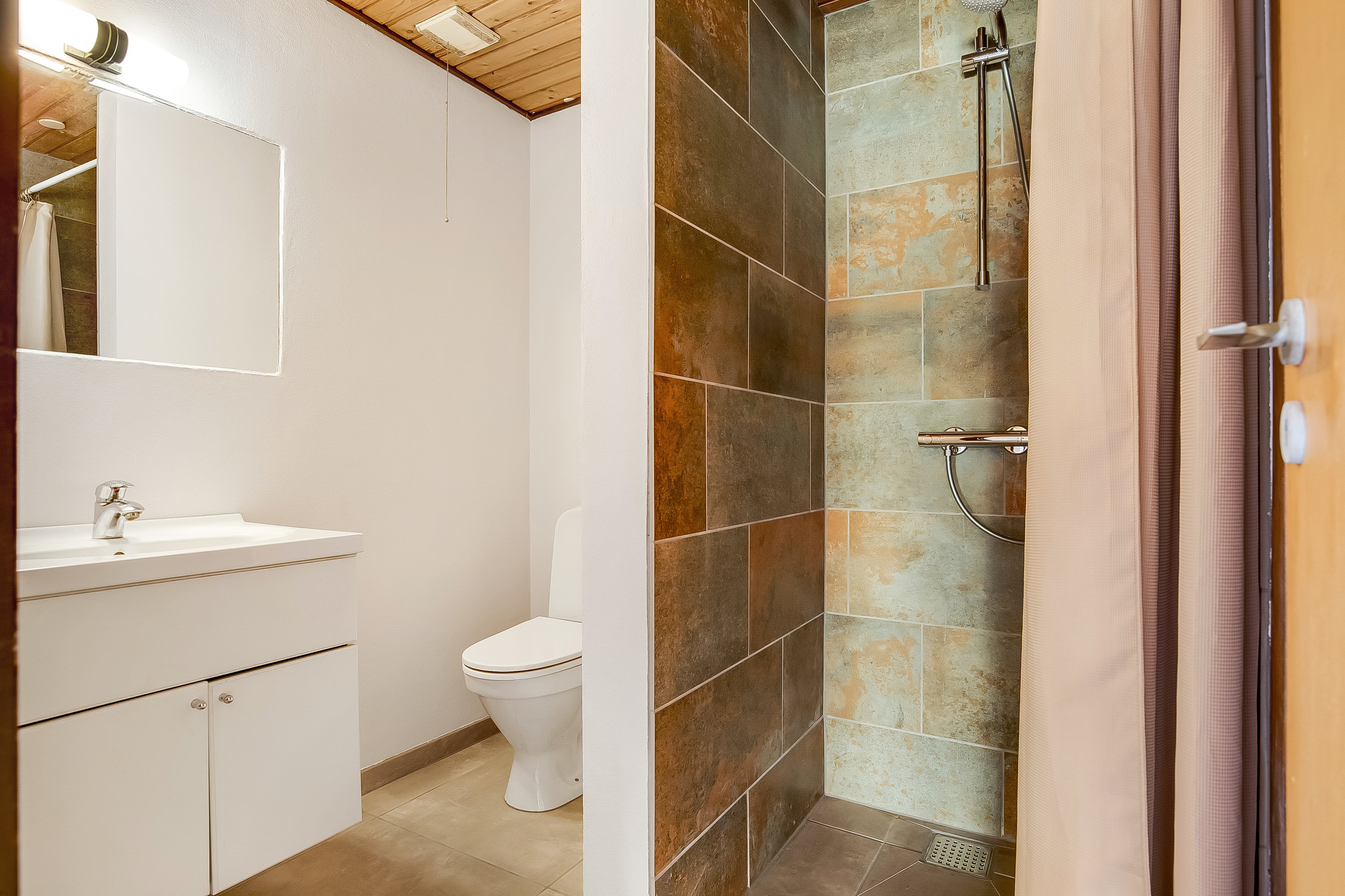 Fremhævet badeværelse billede i fuldskærmstilstand. Billede af Ødisvej 13, 6580 Vamdrup