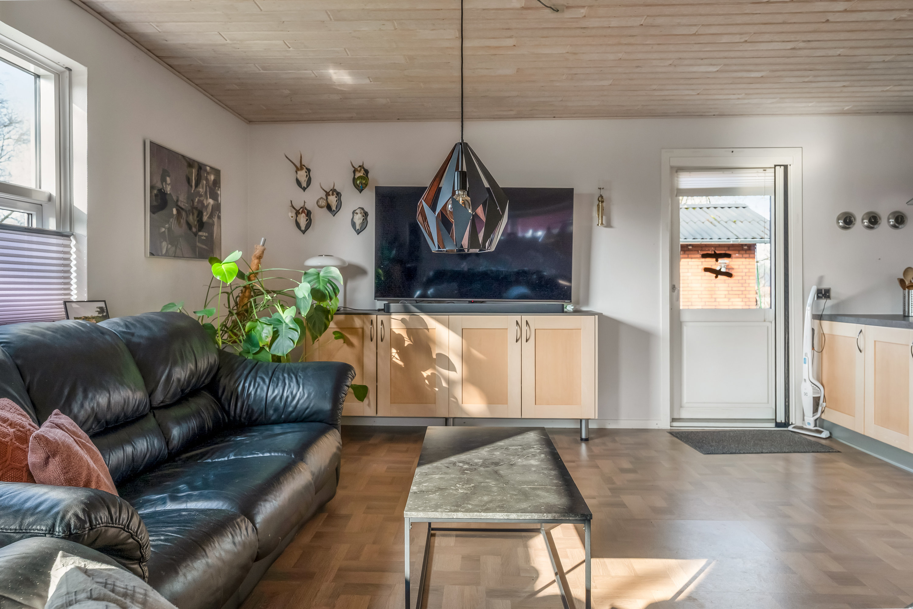 Fremhævet stue billede i fuldskærmstilstand. Billede af Hodsagervej 40, Simmelkær, 7451 Sunds