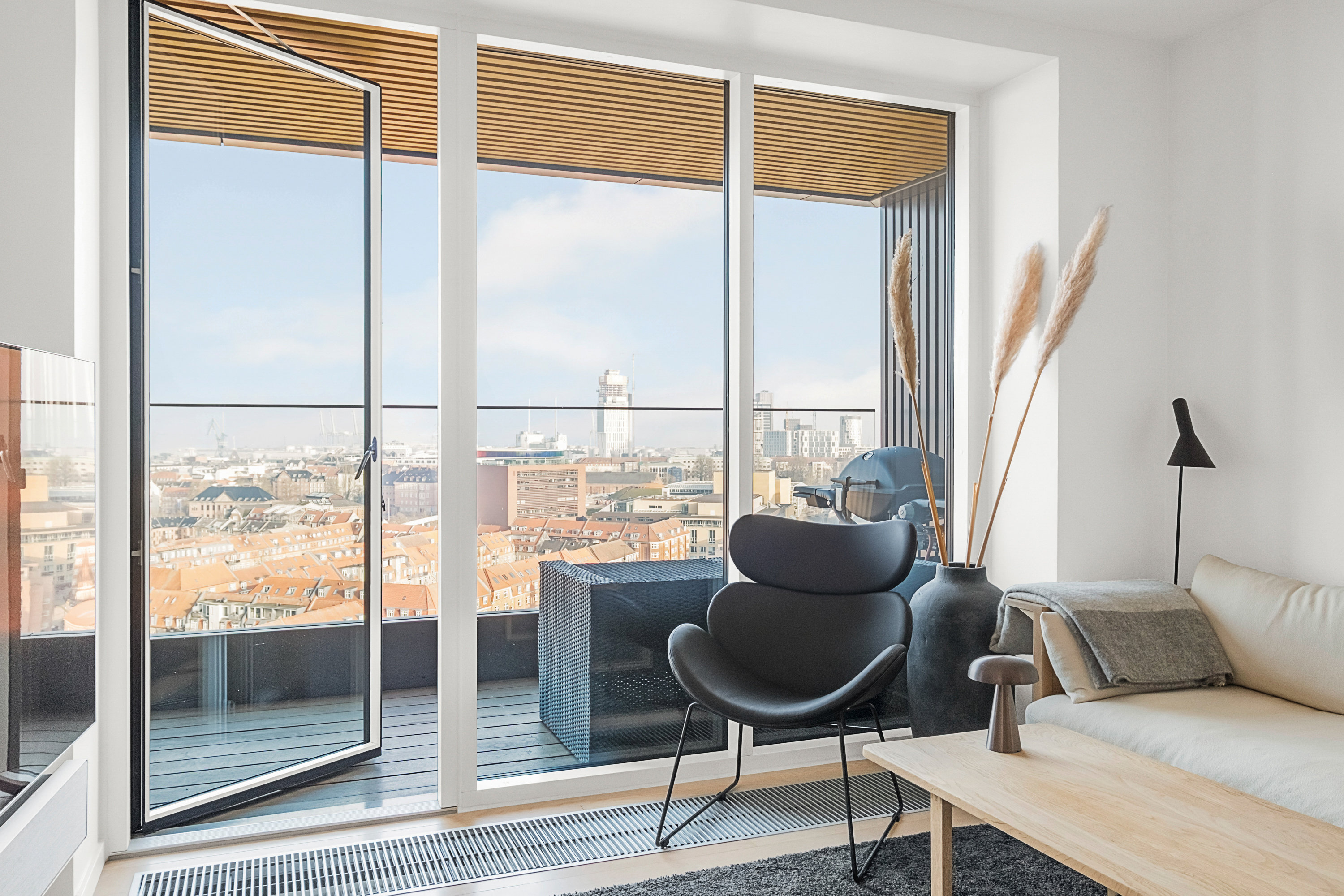 Fremhævet stue billede i fuldskærmstilstand. Billede af Ceres Allé 7, 14. 1., 8000 Aarhus C