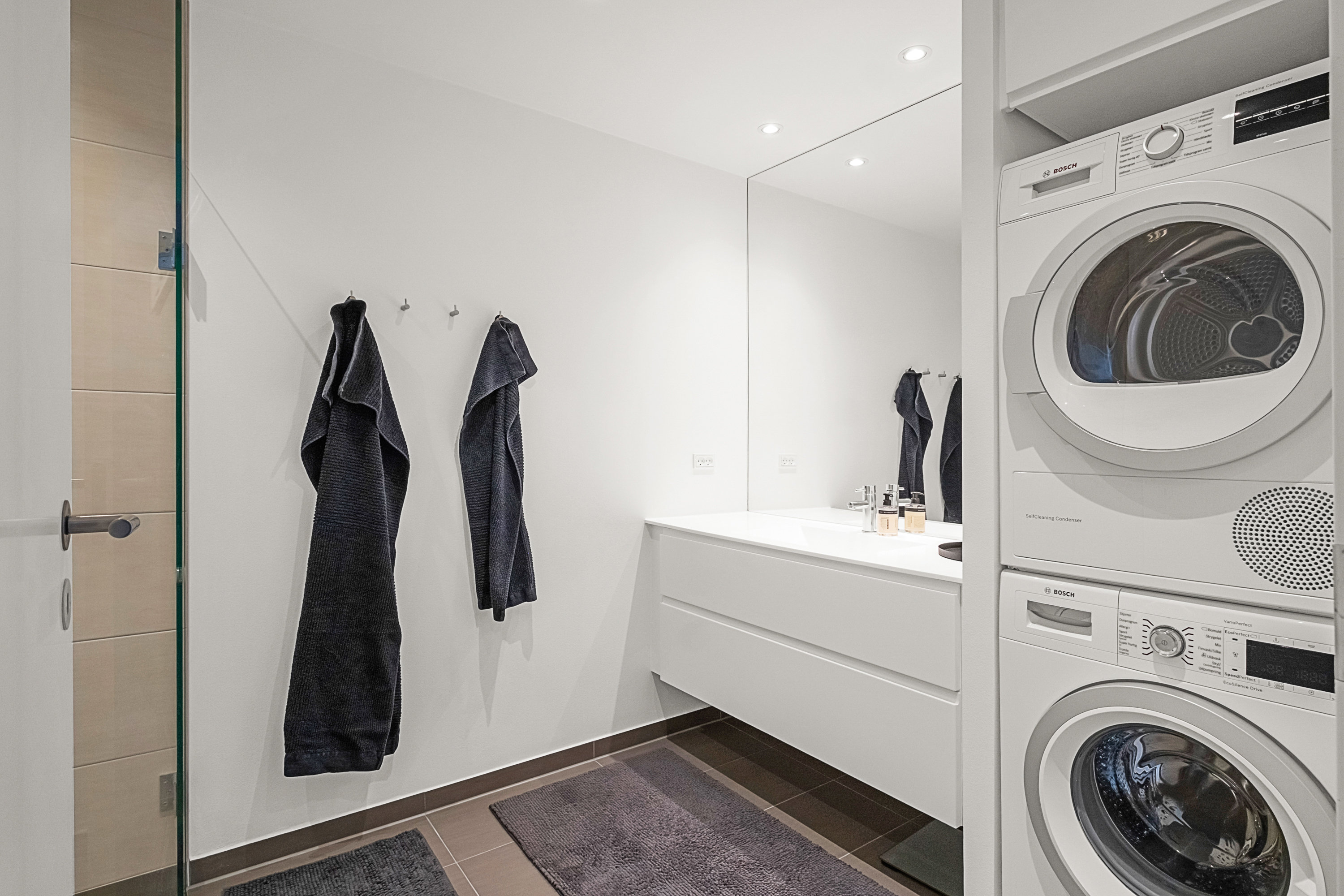 Fremhævet badeværelse billede i fuldskærmstilstand. Billede af Ceres Allé 7, 14. 1., 8000 Aarhus C