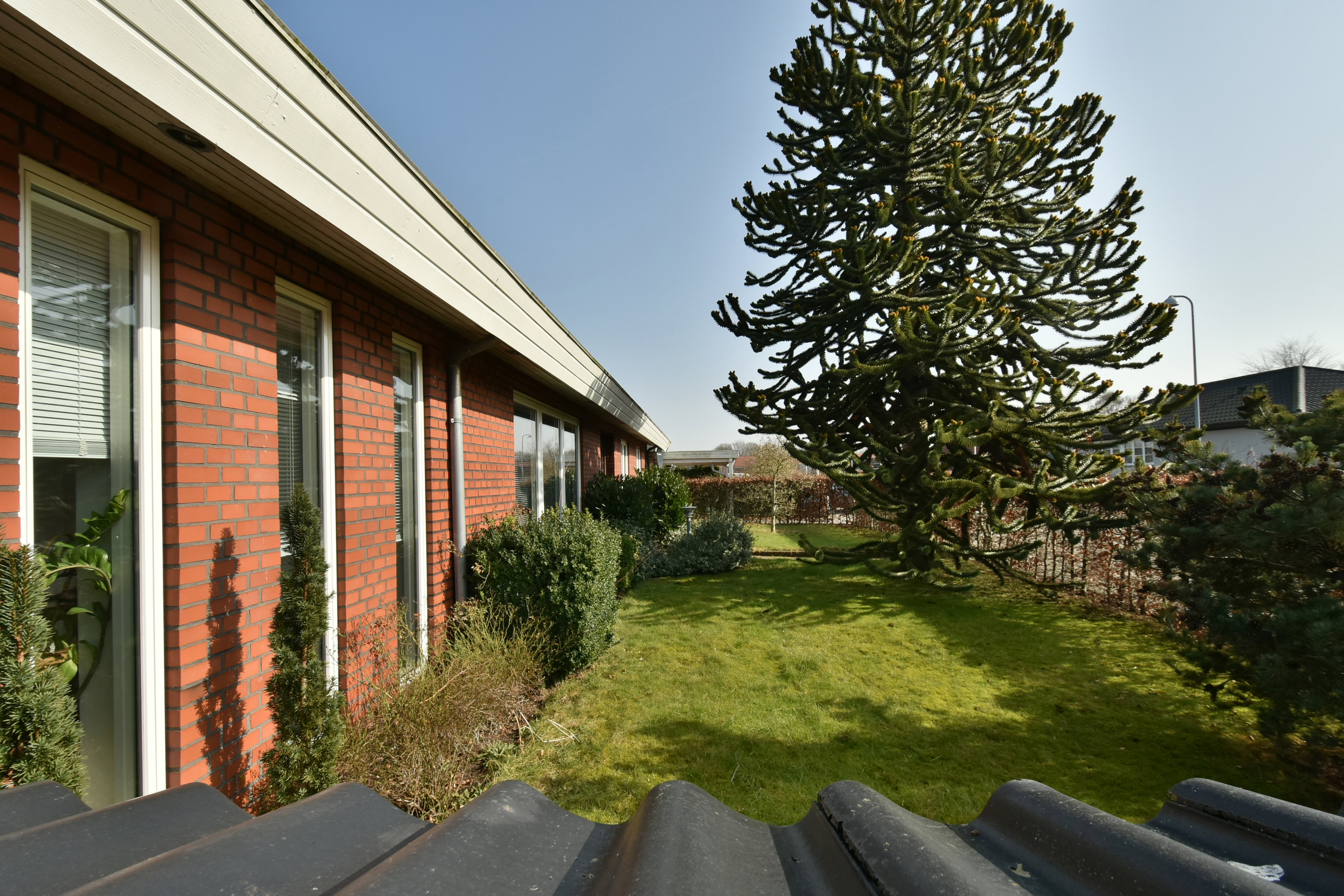 Fremhævet forhave billede i fuldskærmstilstand. Billede af Weysesvej 12, 7400 Herning