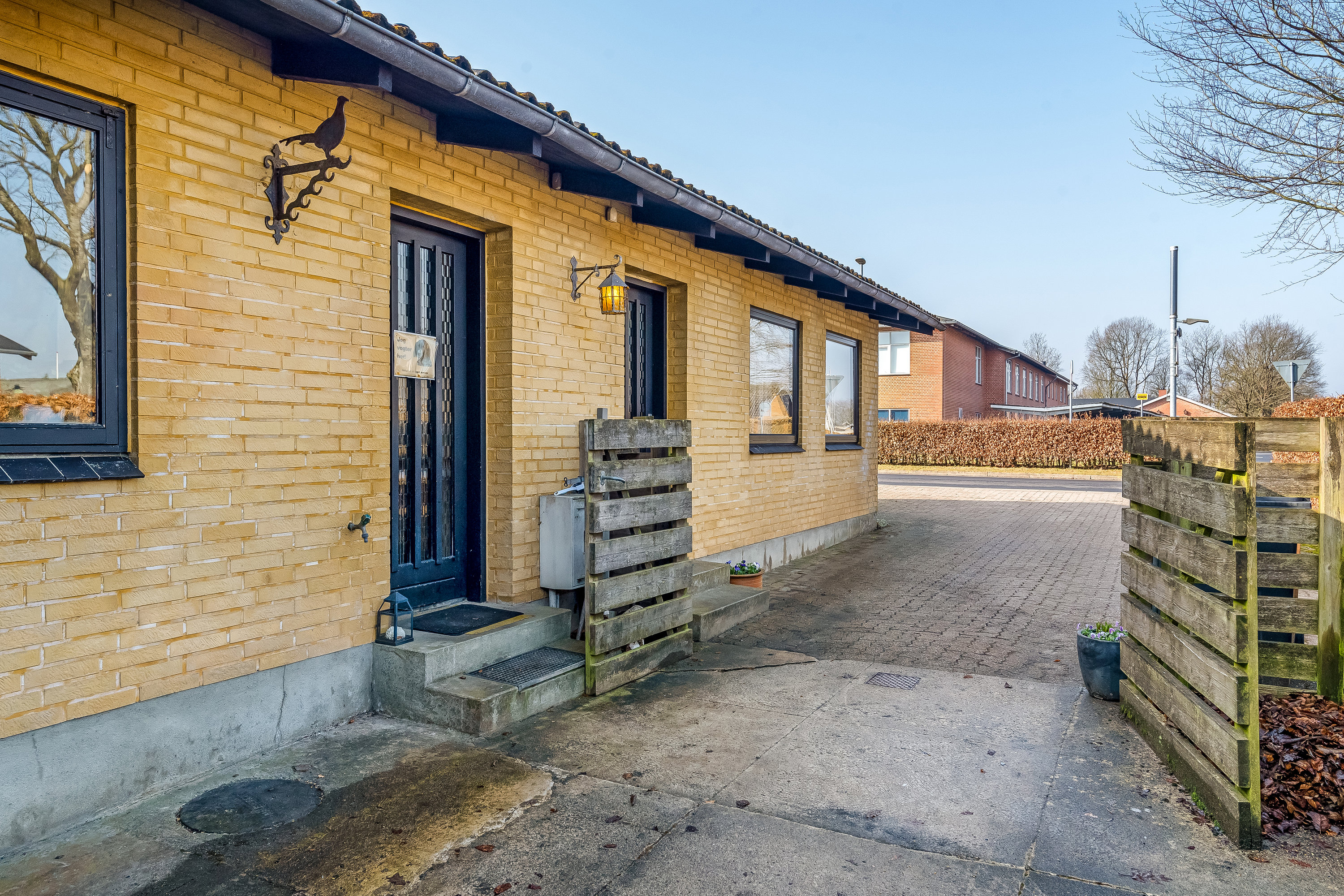 Fremhævet indkørsel billede i fuldskærmstilstand. Billede af Vognstrupvej 7, 7550 Sørvad