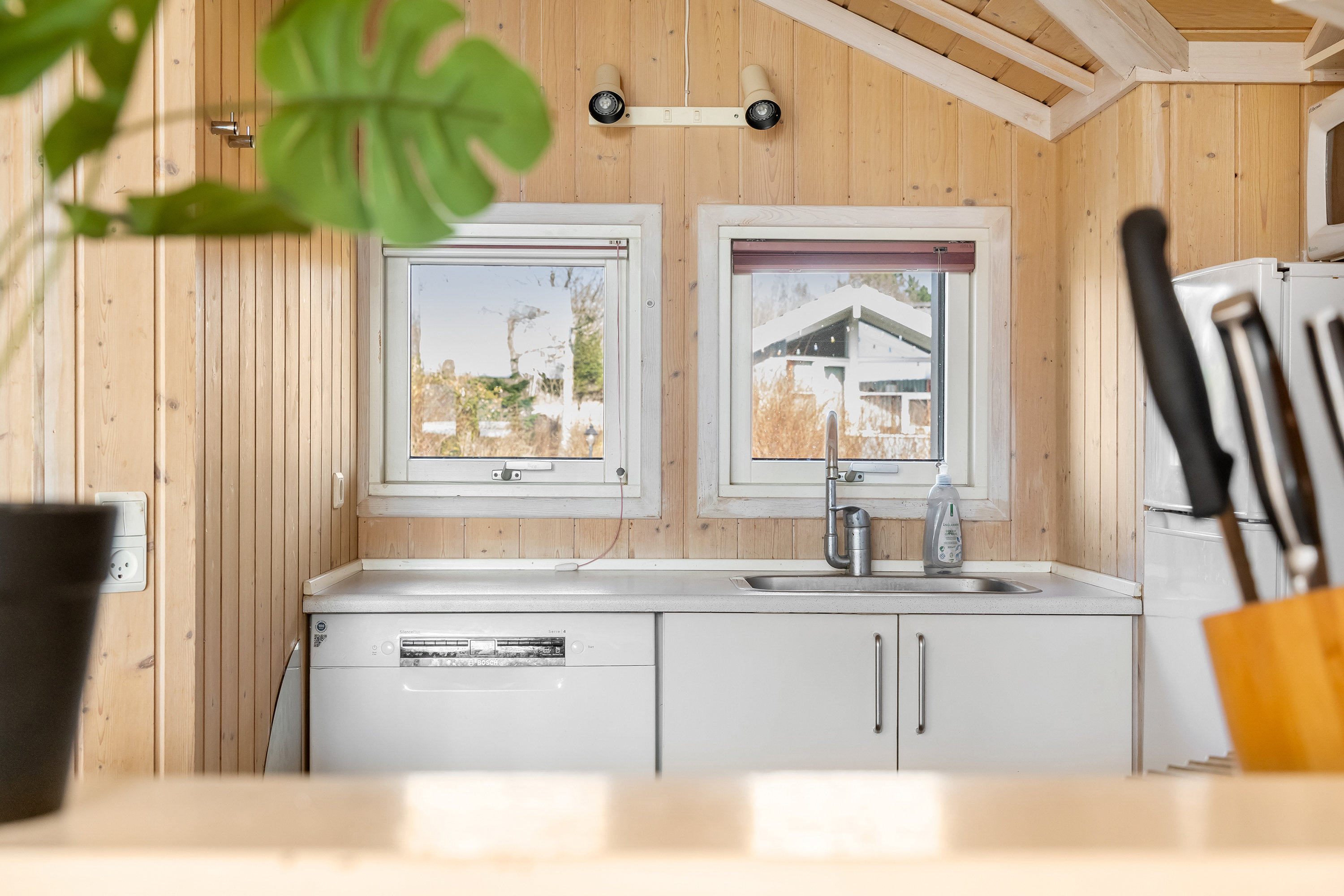 Fremhævet køkken alrum billede i fuldskærmstilstand. Billede af Strandlinien 10, Gerlev Strandpark, 3630 Jægerspris