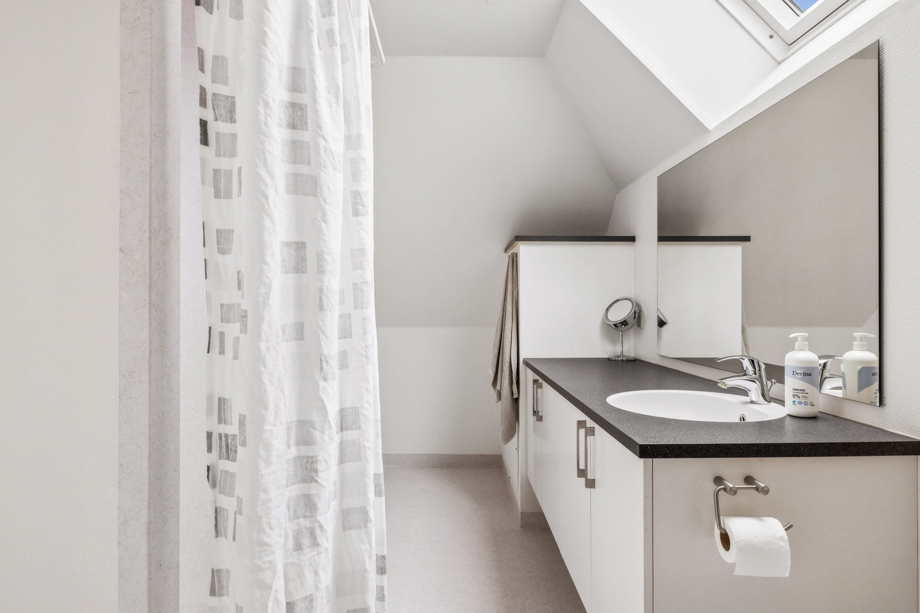 Fremhævet badeværelse billede i fuldskærmstilstand. Billede af Birkedalvej 24, Skindbjerg, 8500 Grenaa