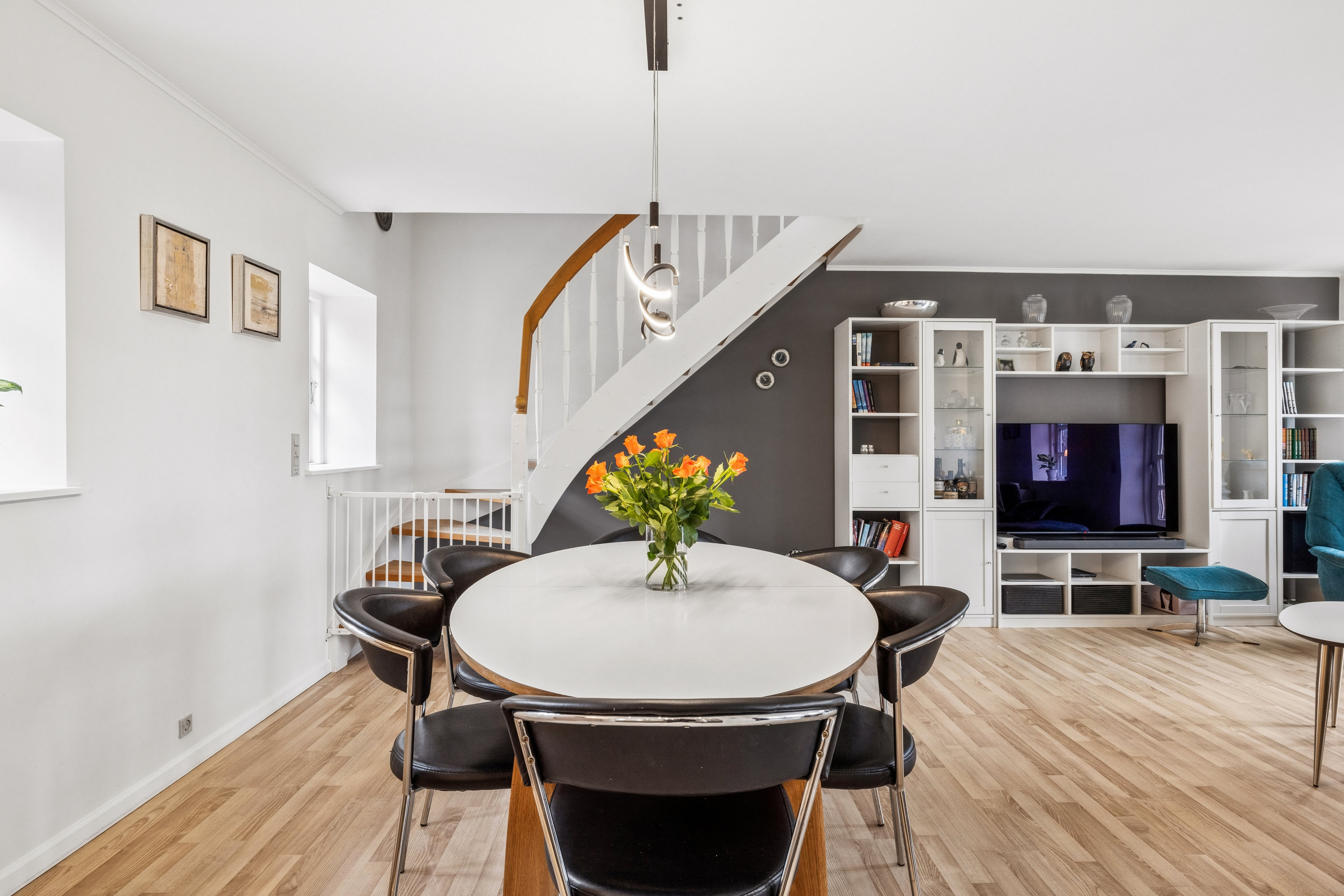 Fremhævet stue billede i fuldskærmstilstand. Billede af Birkedalvej 24, Skindbjerg, 8500 Grenaa