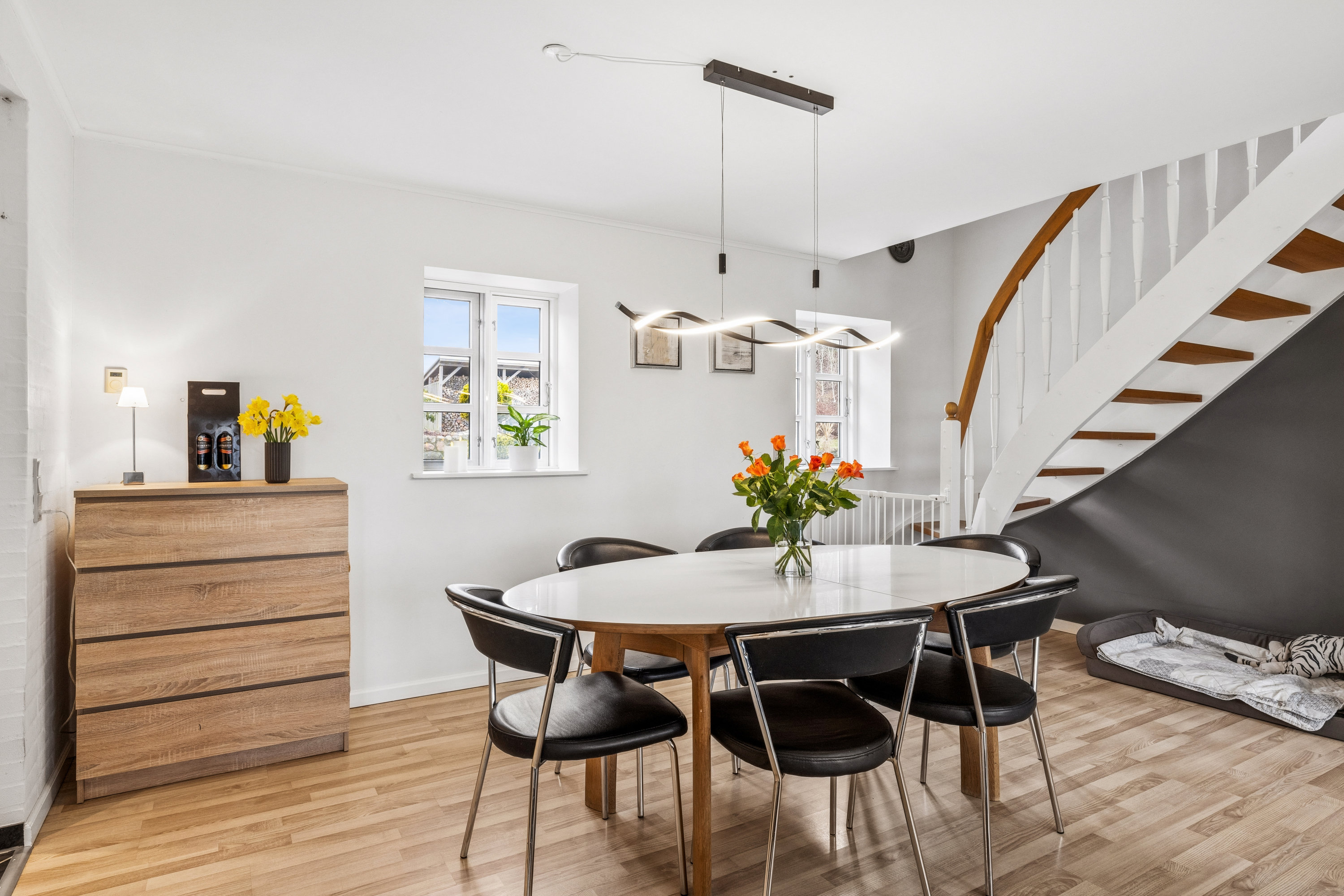 Fremhævet stue billede i fuldskærmstilstand. Billede af Birkedalvej 24, Skindbjerg, 8500 Grenaa