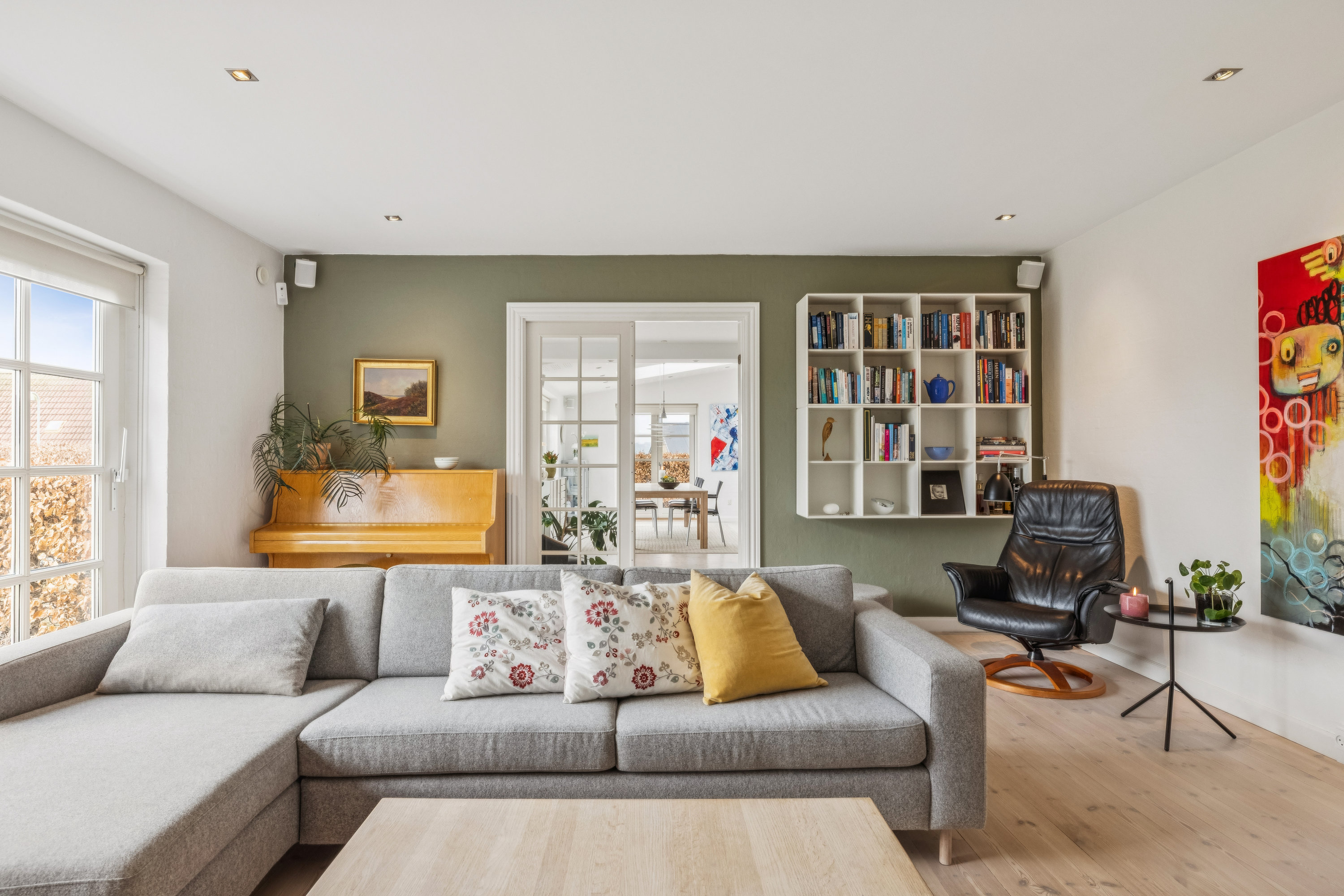 Fremhævet stue billede i fuldskærmstilstand. Billede af Vibevej 8, 8410 Rønde