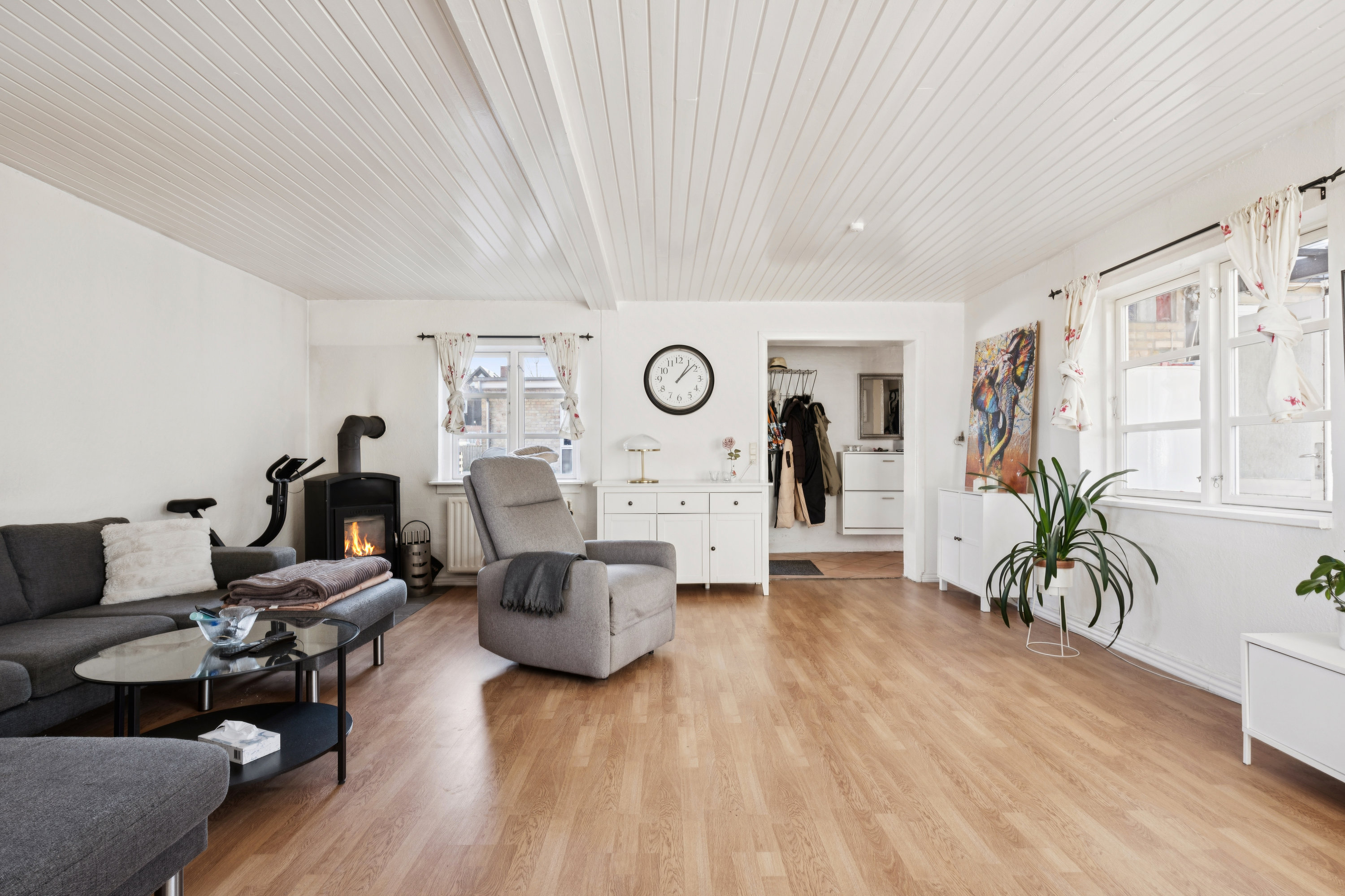 Fremhævet stue billede i fuldskærmstilstand. Billede af Islevhusvej 68, st.. th., 2700 Brønshøj