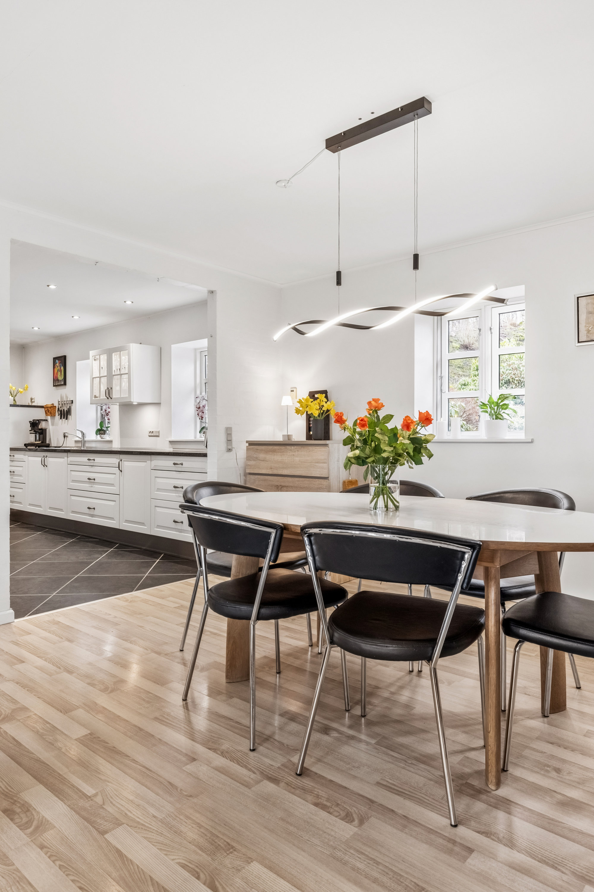 Fremhævet spisestue billede i fuldskærmstilstand. Billede af Birkedalvej 24, Skindbjerg, 8500 Grenaa