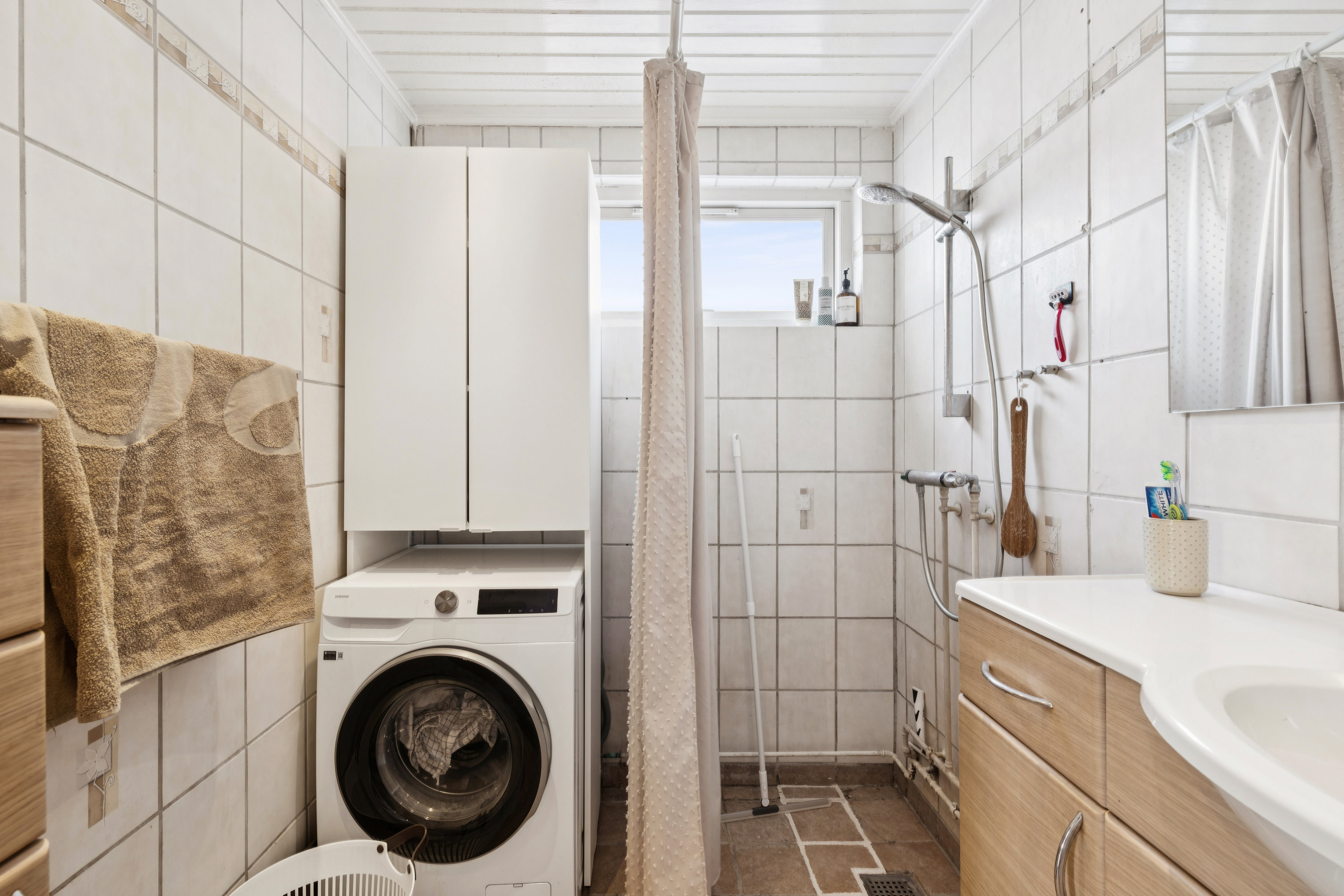 Fremhævet bad billede i fuldskærmstilstand. Billede af Islevhusvej 68, st.. th., 2700 Brønshøj