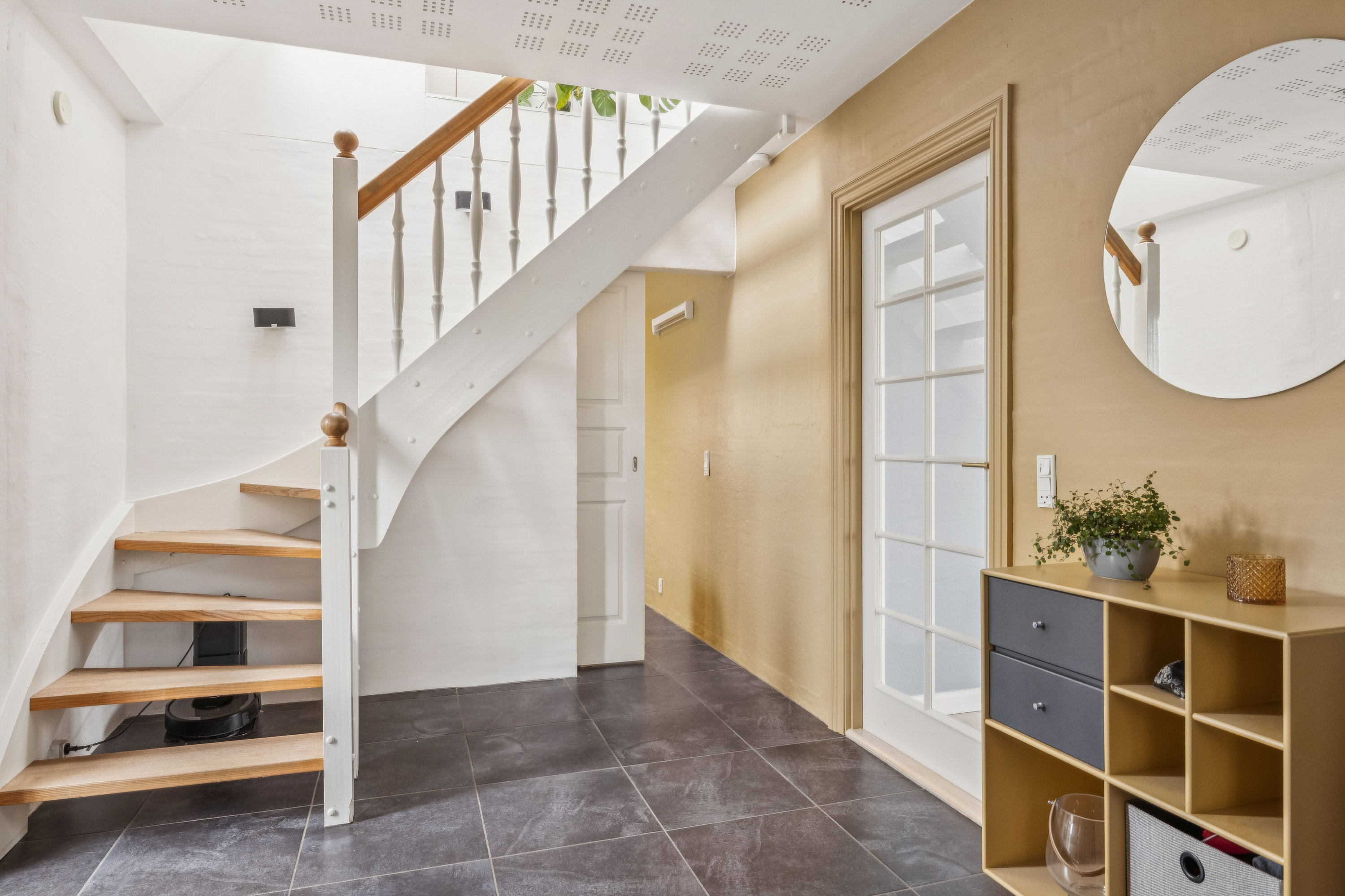 Fremhævet gang billede i fuldskærmstilstand. Billede af Vibevej 8, 8410 Rønde