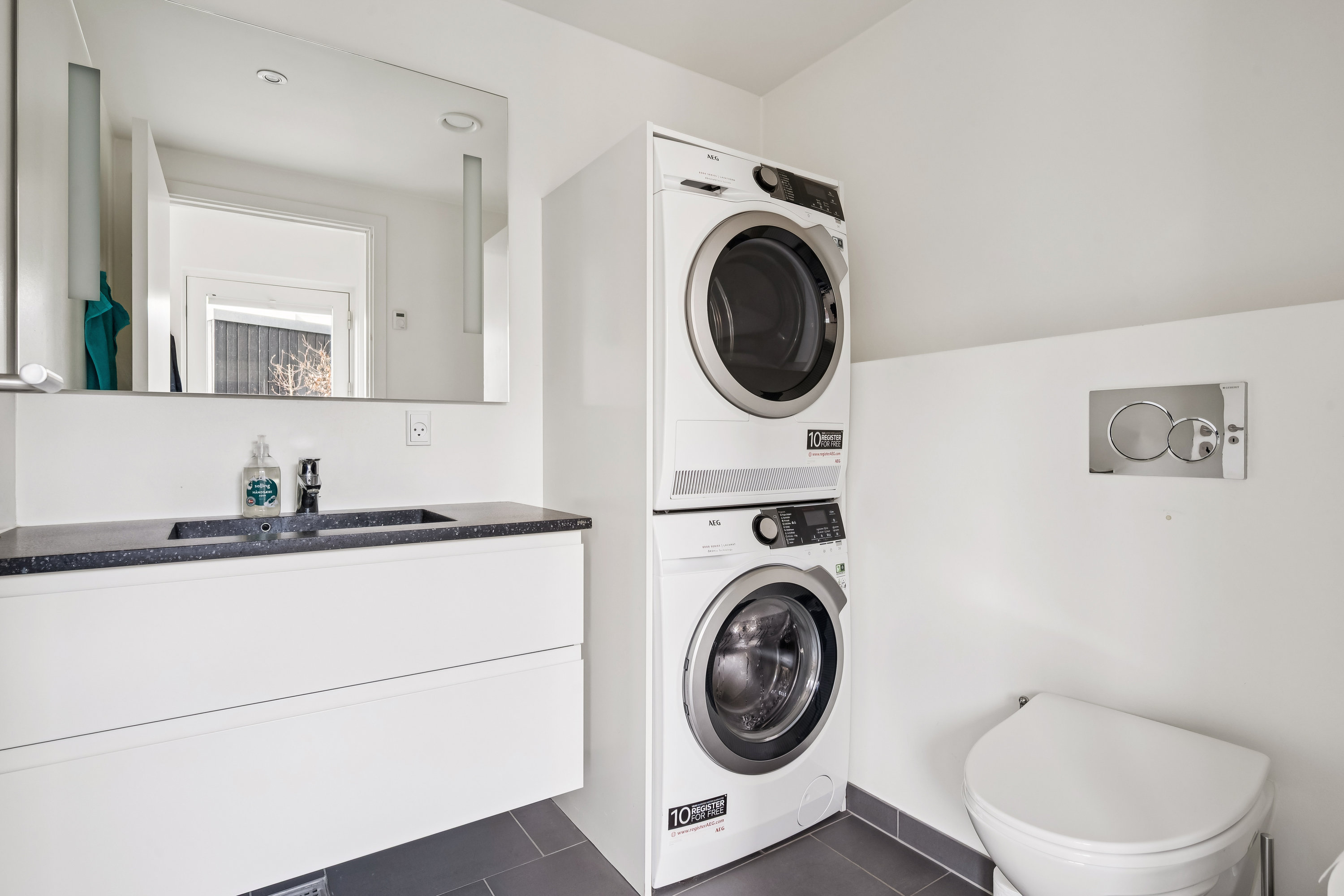 Fremhævet badeværelse billede i fuldskærmstilstand. Billede af Egå Engvej 54, 8250 Egå