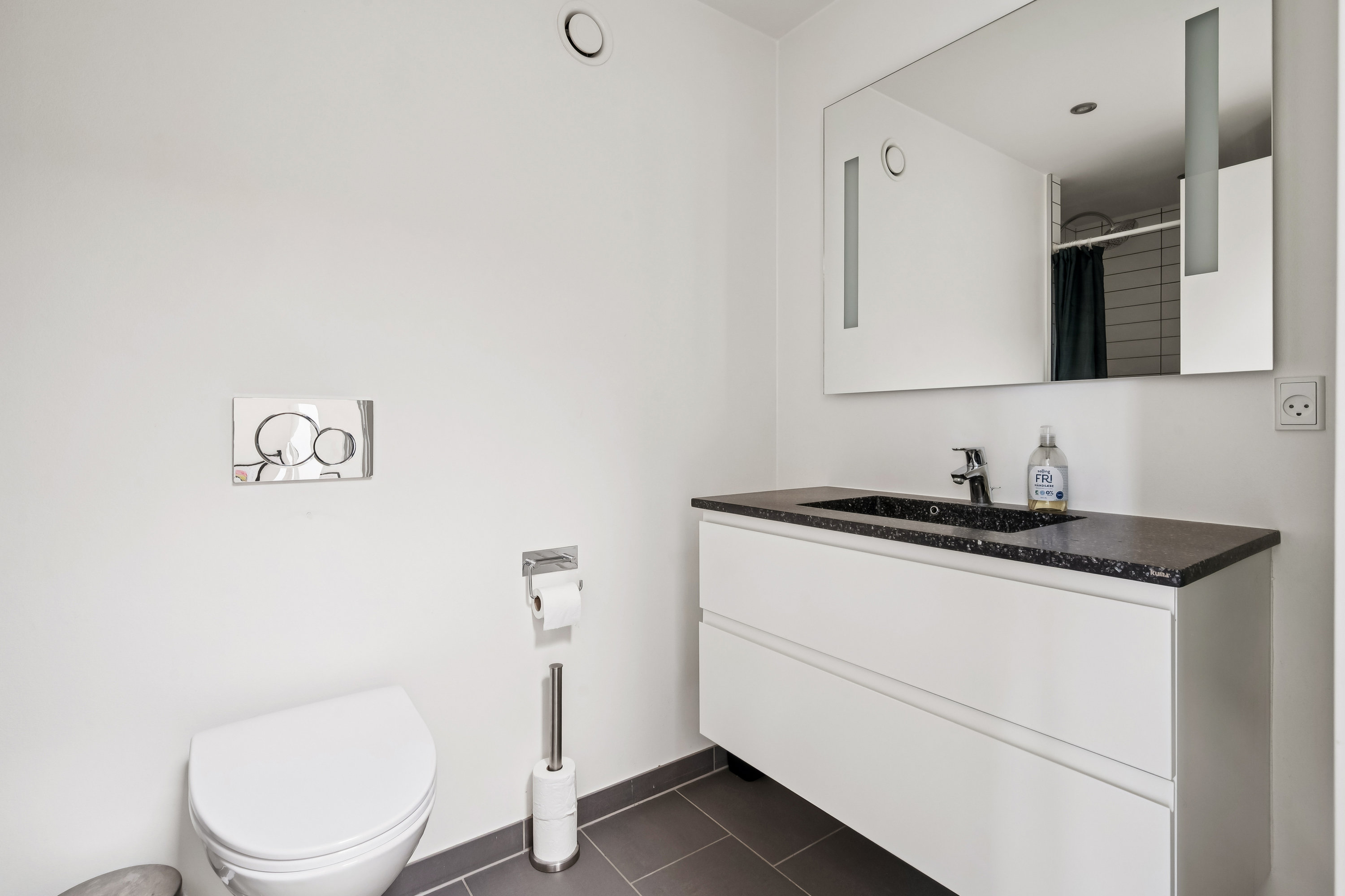 Fremhævet badeværelse billede i fuldskærmstilstand. Billede af Egå Engvej 54, 8250 Egå