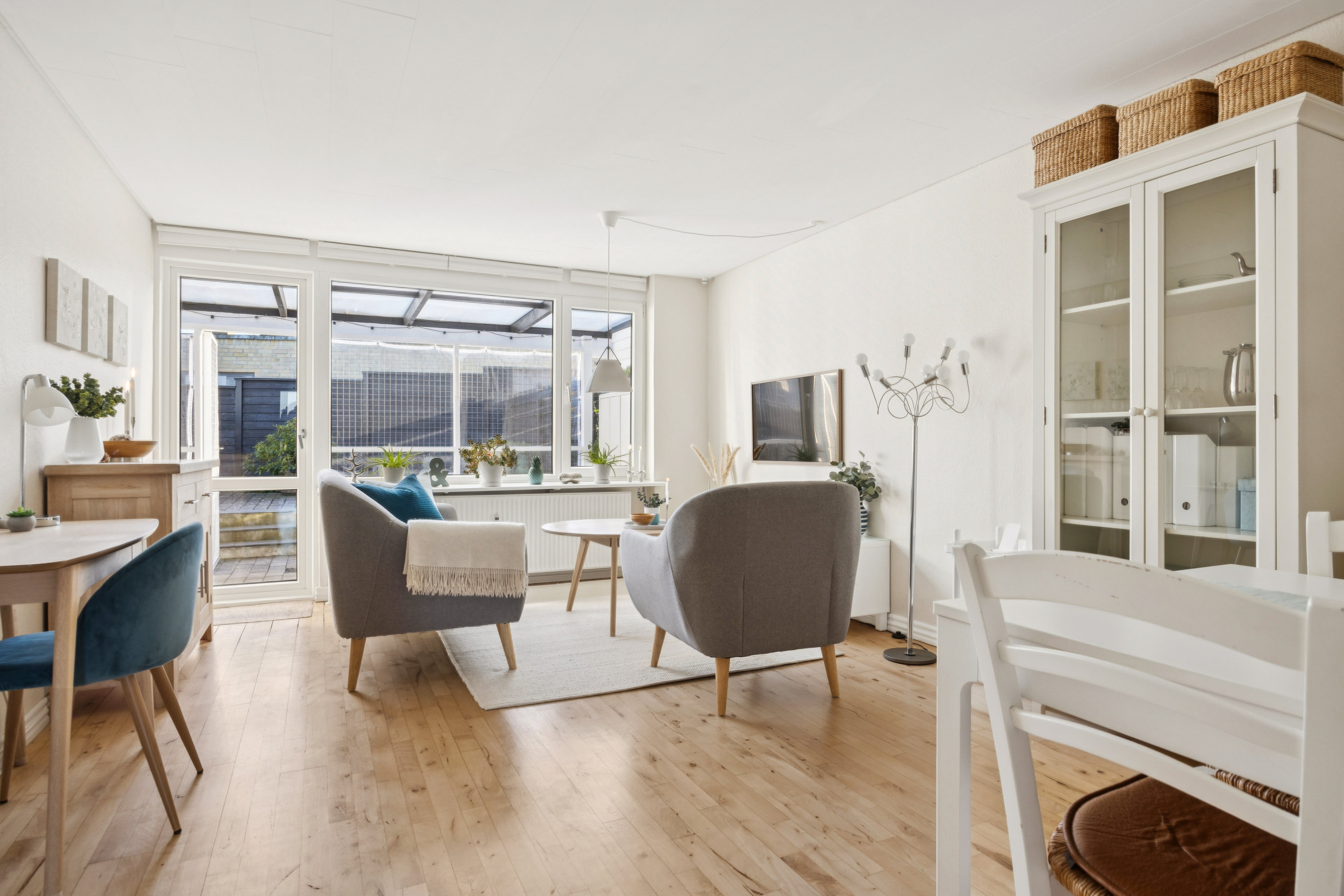 Fremhævet stue billede i fuldskærmstilstand. Billede af Elverhøj 4B, 9400 Nørresundby