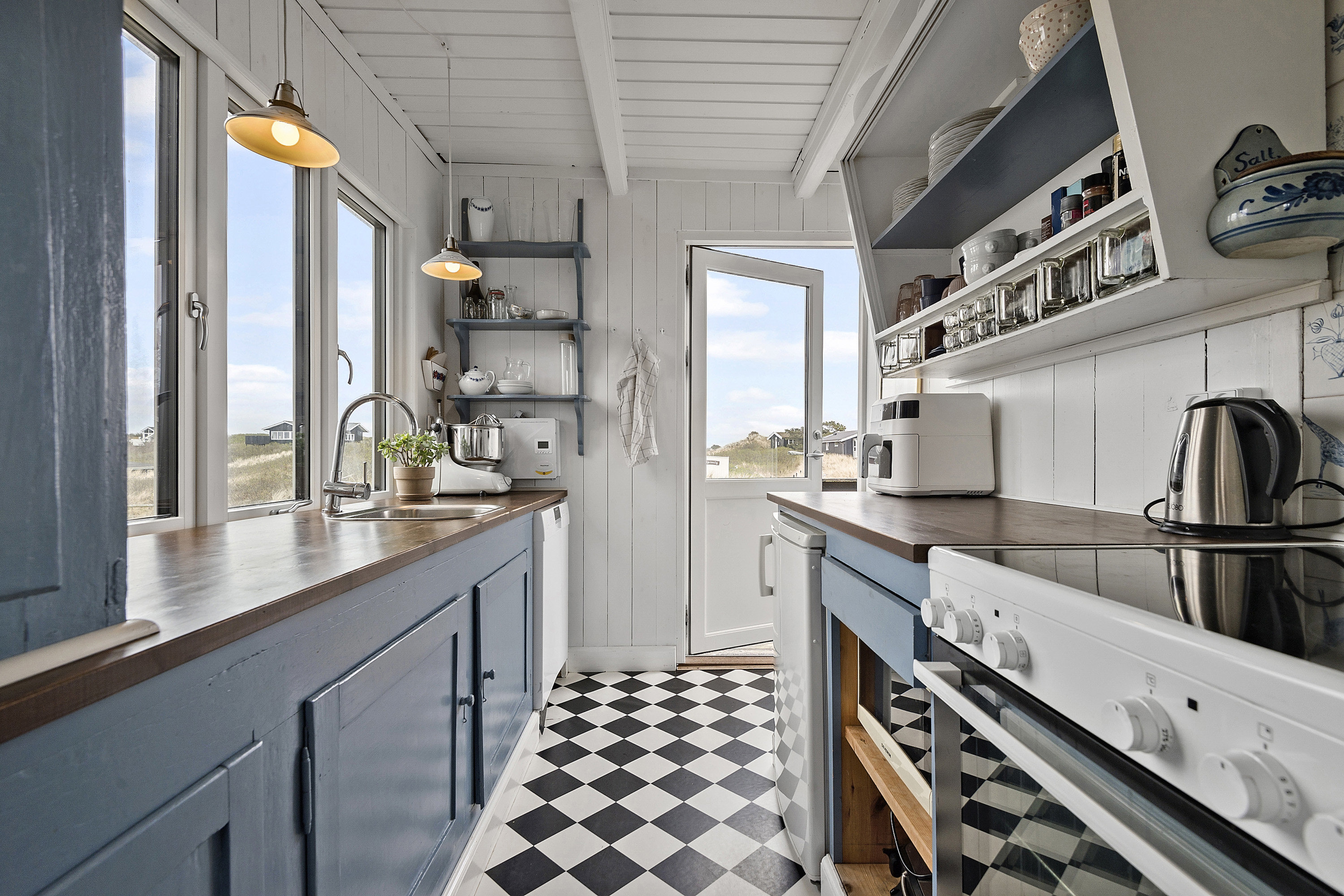 Fremhævet køkken billede i fuldskærmstilstand. Billede af Helmvej 10, Rindby Strand, 6720 Fanø