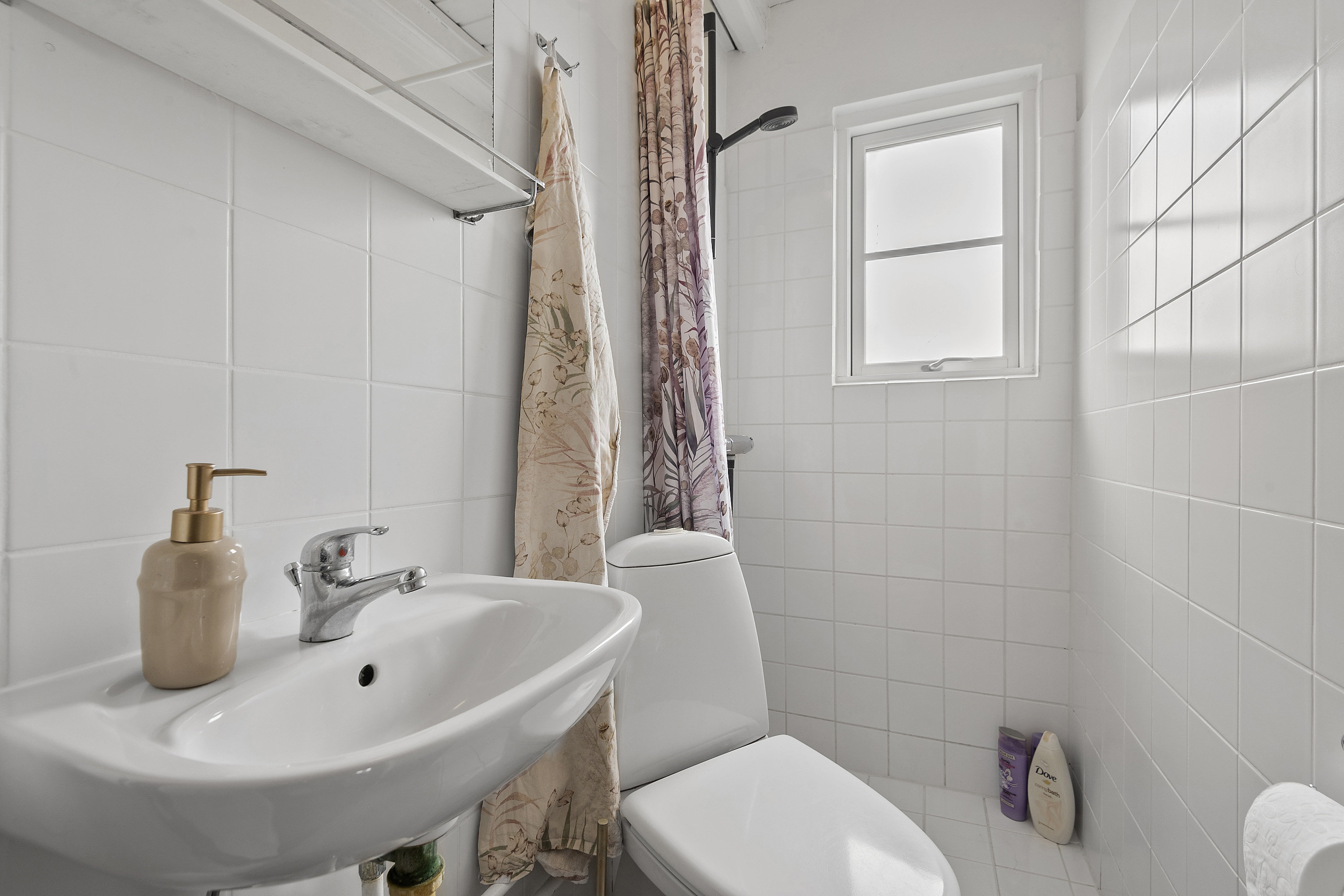 Fremhævet badeværelse billede i fuldskærmstilstand. Billede af Helmvej 10, Rindby Strand, 6720 Fanø