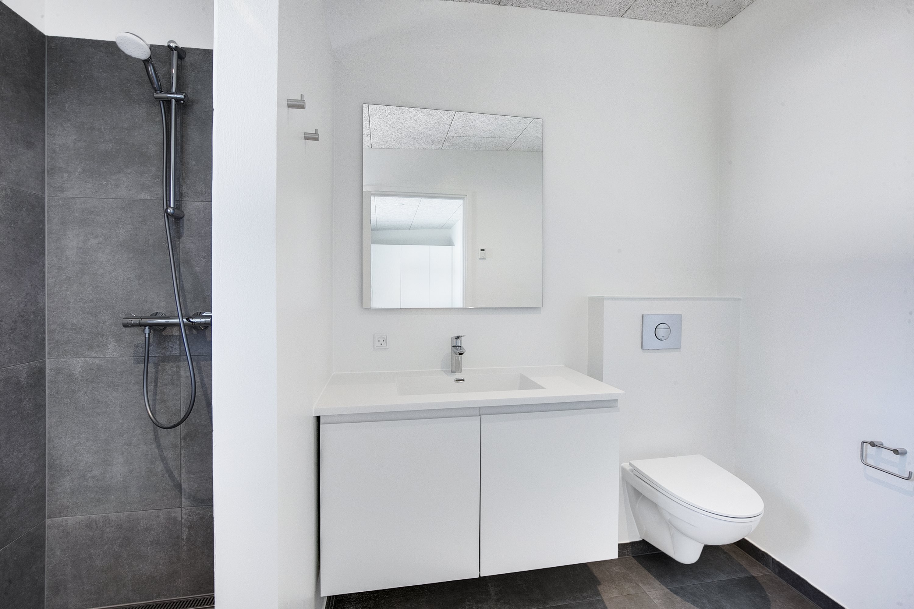 Fremhævet badeværelse billede i fuldskærmstilstand. Billede af Hovensvej 35, 9440 Aabybro