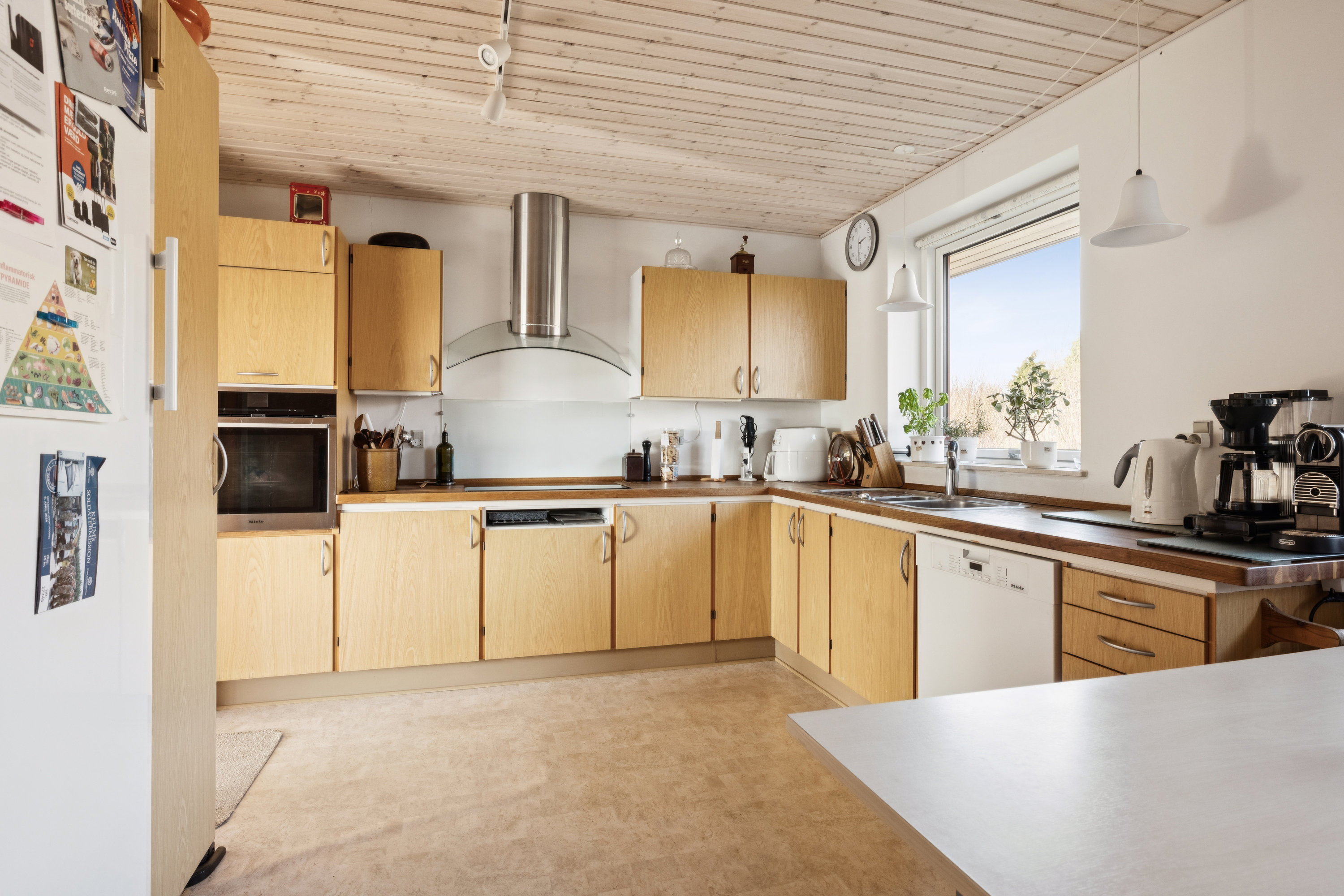 Fremhævet køkken billede i fuldskærmstilstand. Billede af Meldgårdsvej 13, Rødding, 8830 Tjele