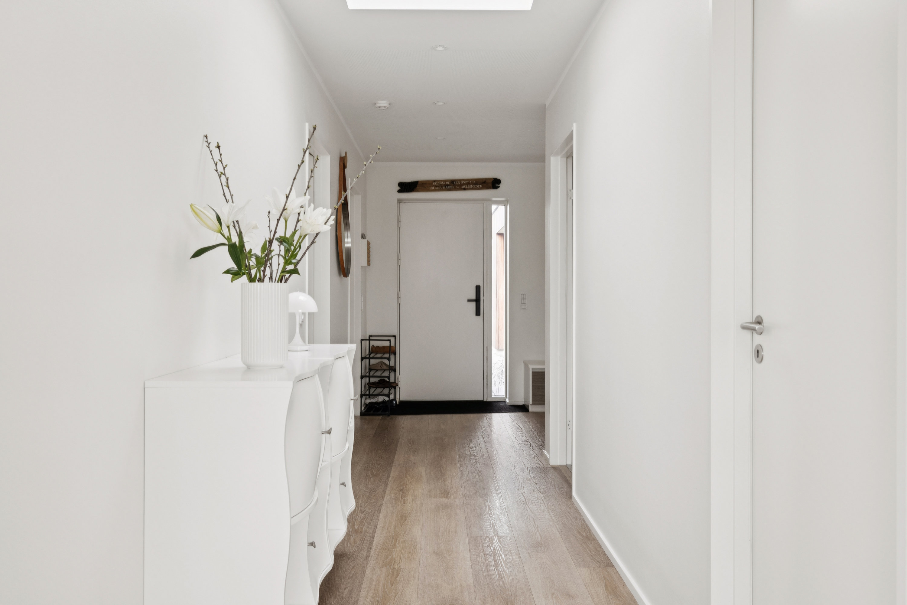 Fremhævet gang billede i fuldskærmstilstand. Billede af Svalelunden 25, 8800 Viborg