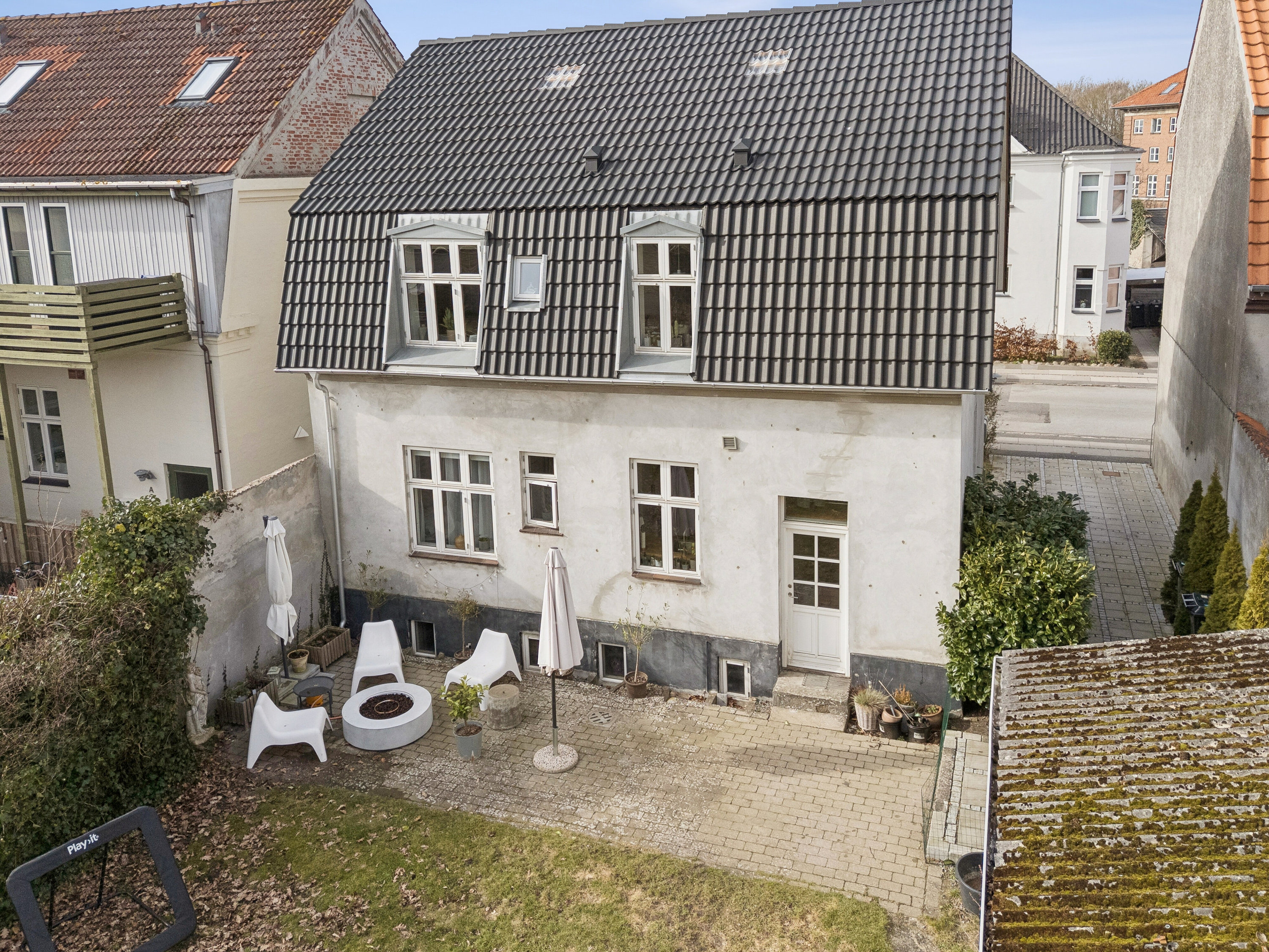 Fremhævet set fra haven billede i fuldskærmstilstand. Billede af Tordenskjoldsgade 3, st.., 4200 Slagelse