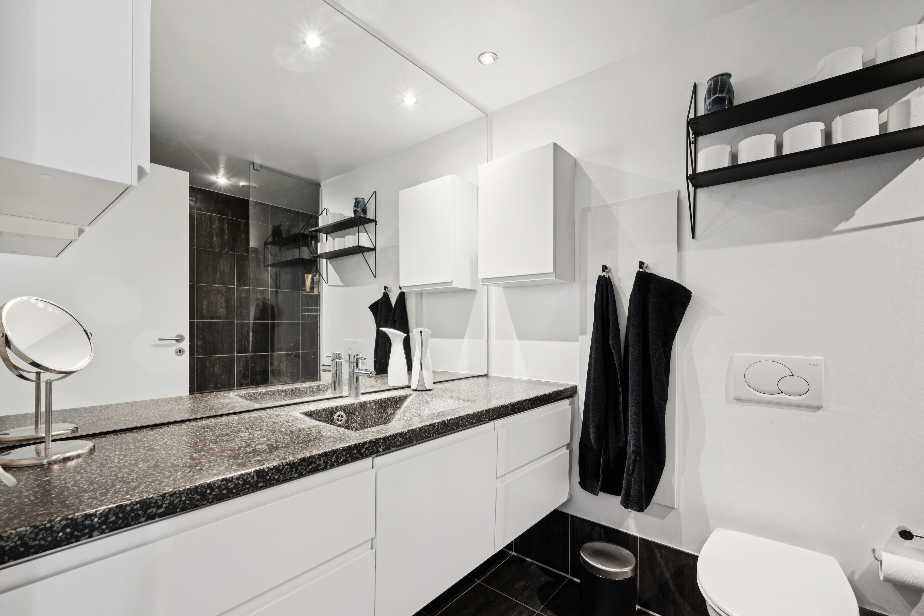 Fremhævet badeværelse billede i fuldskærmstilstand. Billede af Telefontorvet 8, 2. 2., 8000 Aarhus C