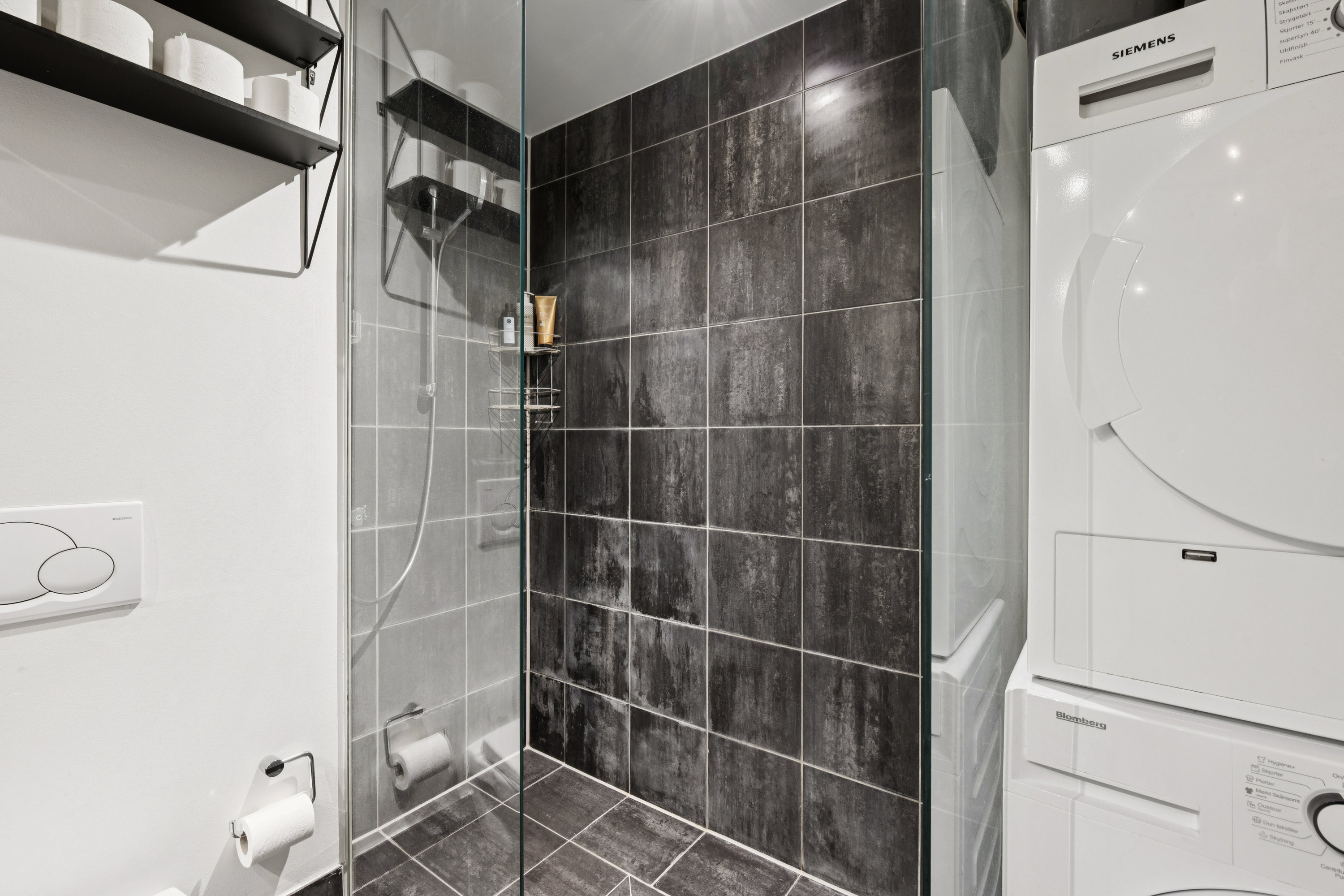 Fremhævet badeværelse billede i fuldskærmstilstand. Billede af Telefontorvet 8, 2. 2., 8000 Aarhus C