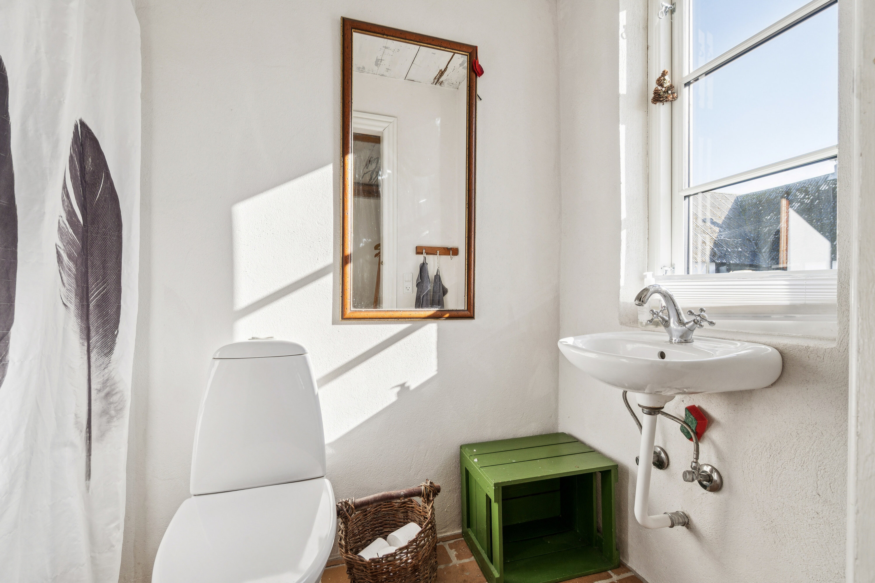 Fremhævet badeværelse billede i fuldskærmstilstand. Billede af Rønnevej 118, Nylars, 3700 Rønne