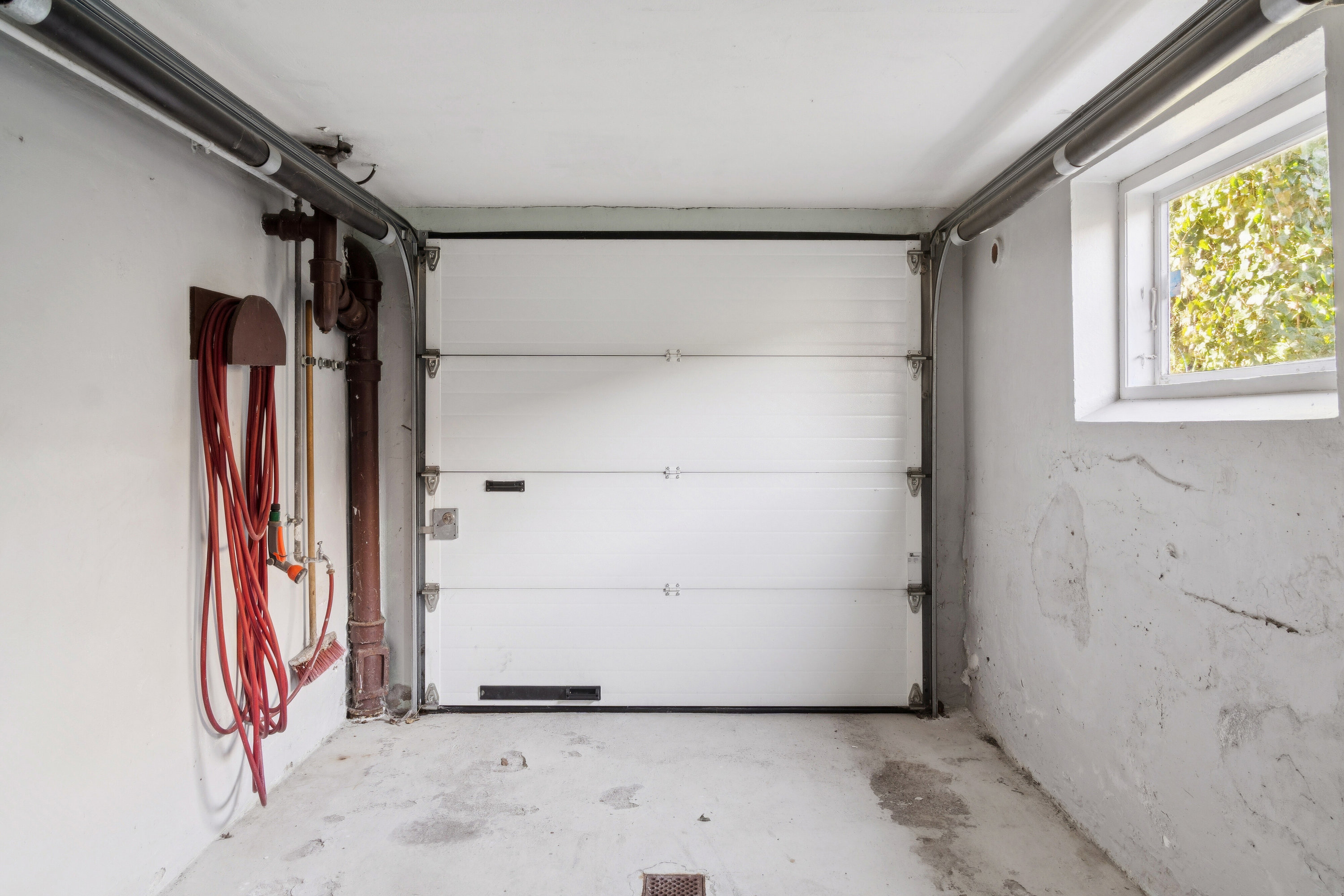 Fremhævet garage billede i fuldskærmstilstand. Billede af Voldgårdsvej 8, 8270 Højbjerg