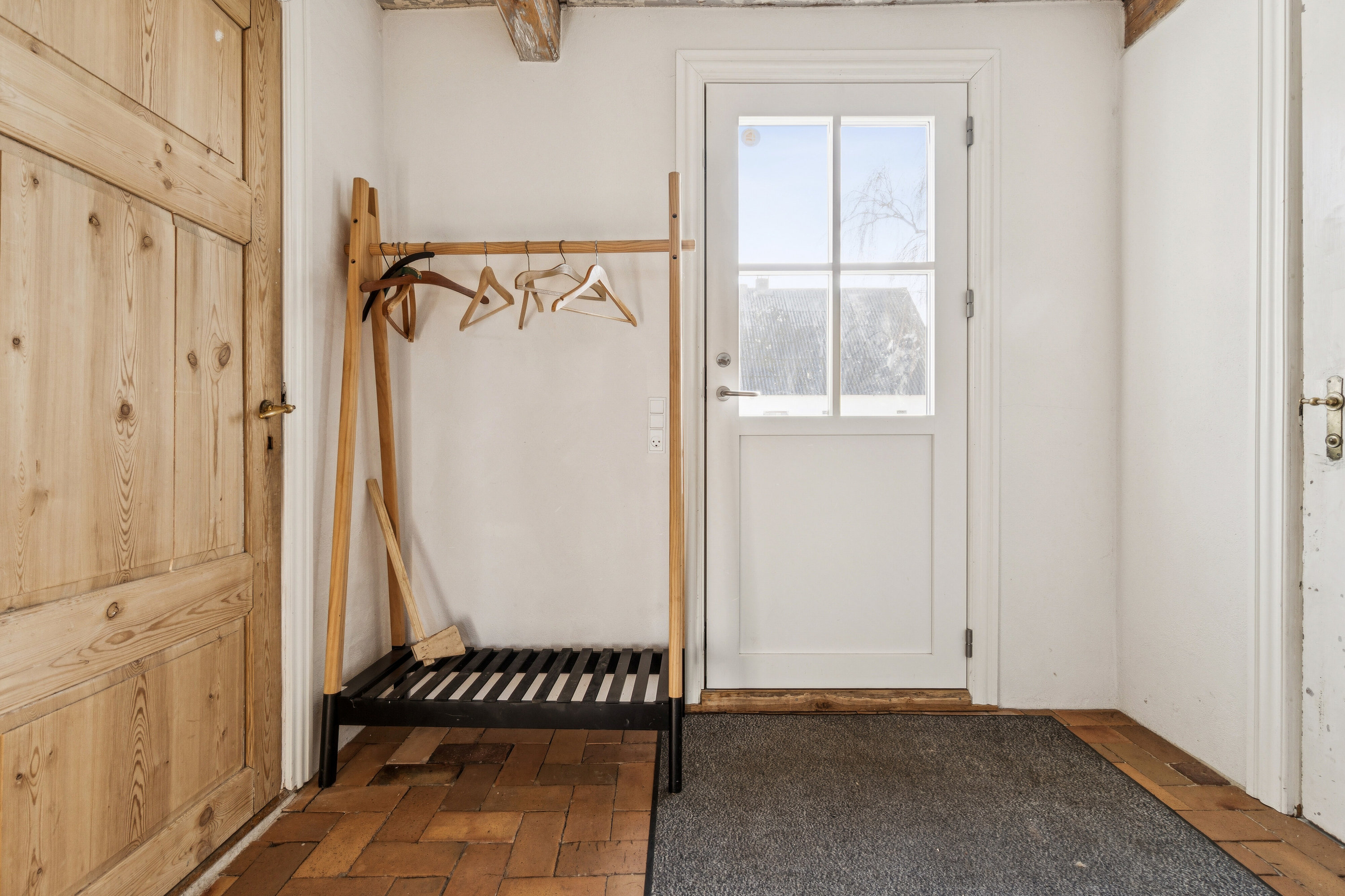 Fremhævet hall billede i fuldskærmstilstand. Billede af Rønnevej 118, Nylars, 3700 Rønne