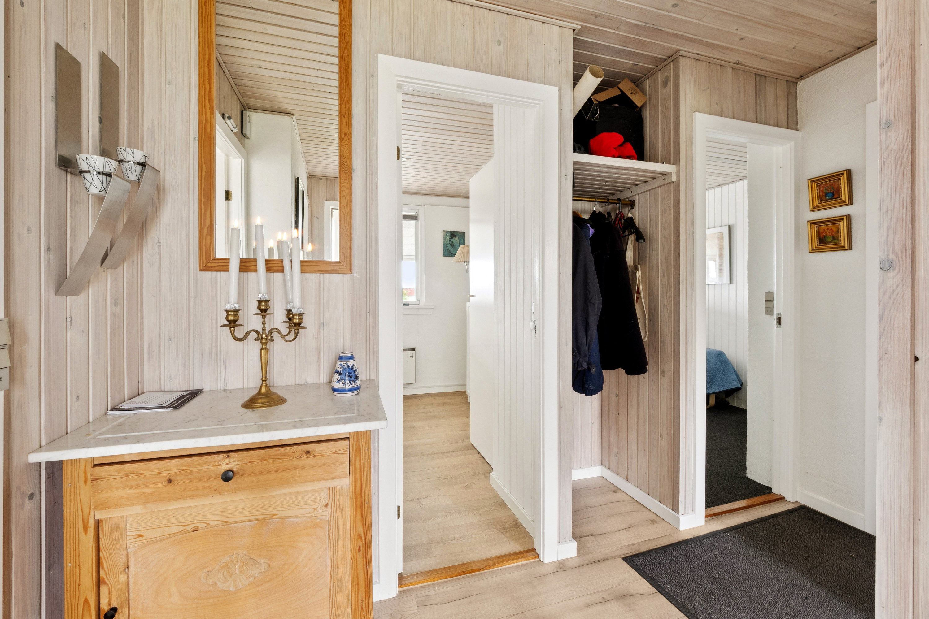 Fremhævet gang billede i fuldskærmstilstand. Billede af Kamillevej 2, Ørding, 7990 Øster Assels