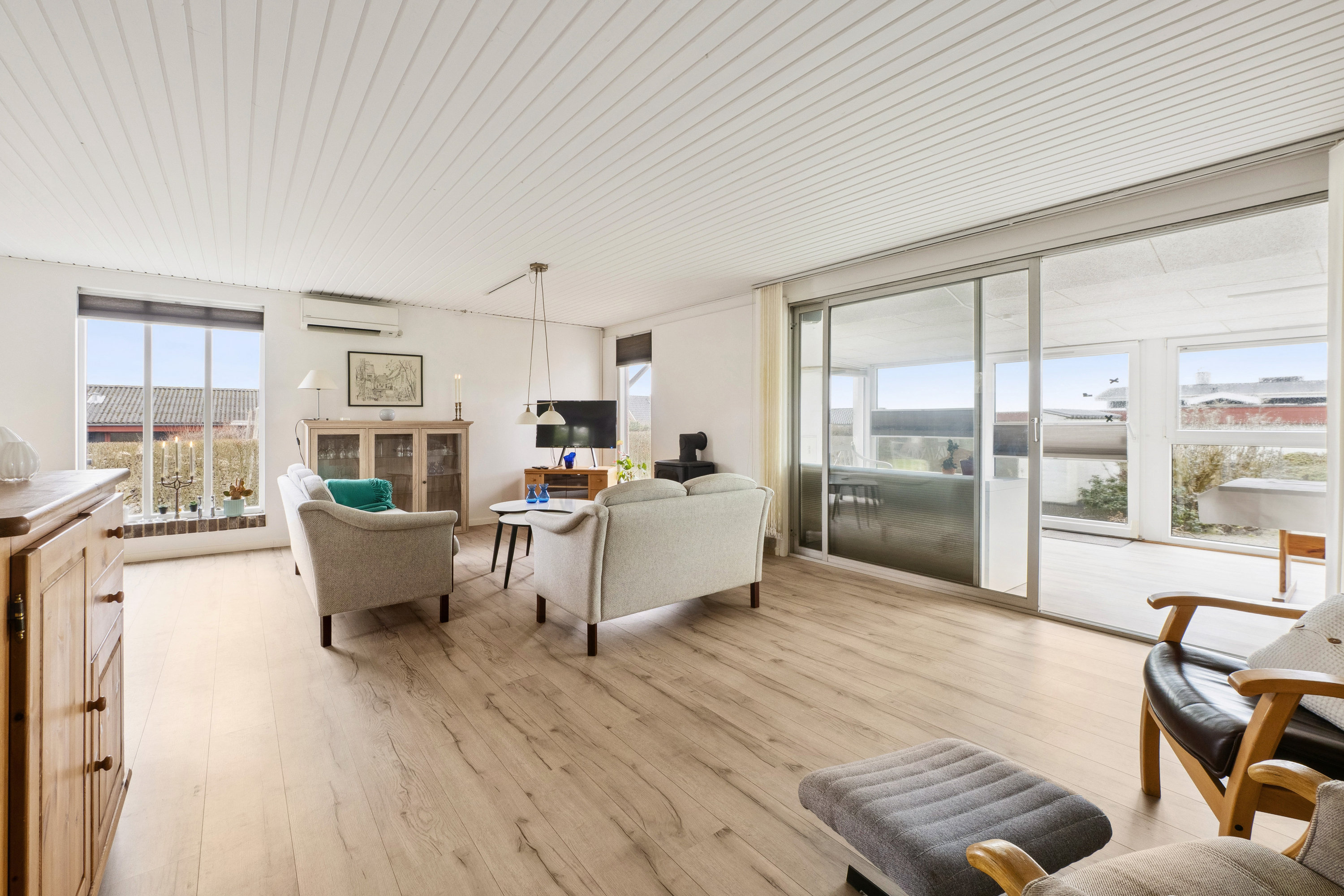 Fremhævet stue billede i fuldskærmstilstand. Billede af Kamillevej 2, Ørding, 7990 Øster Assels