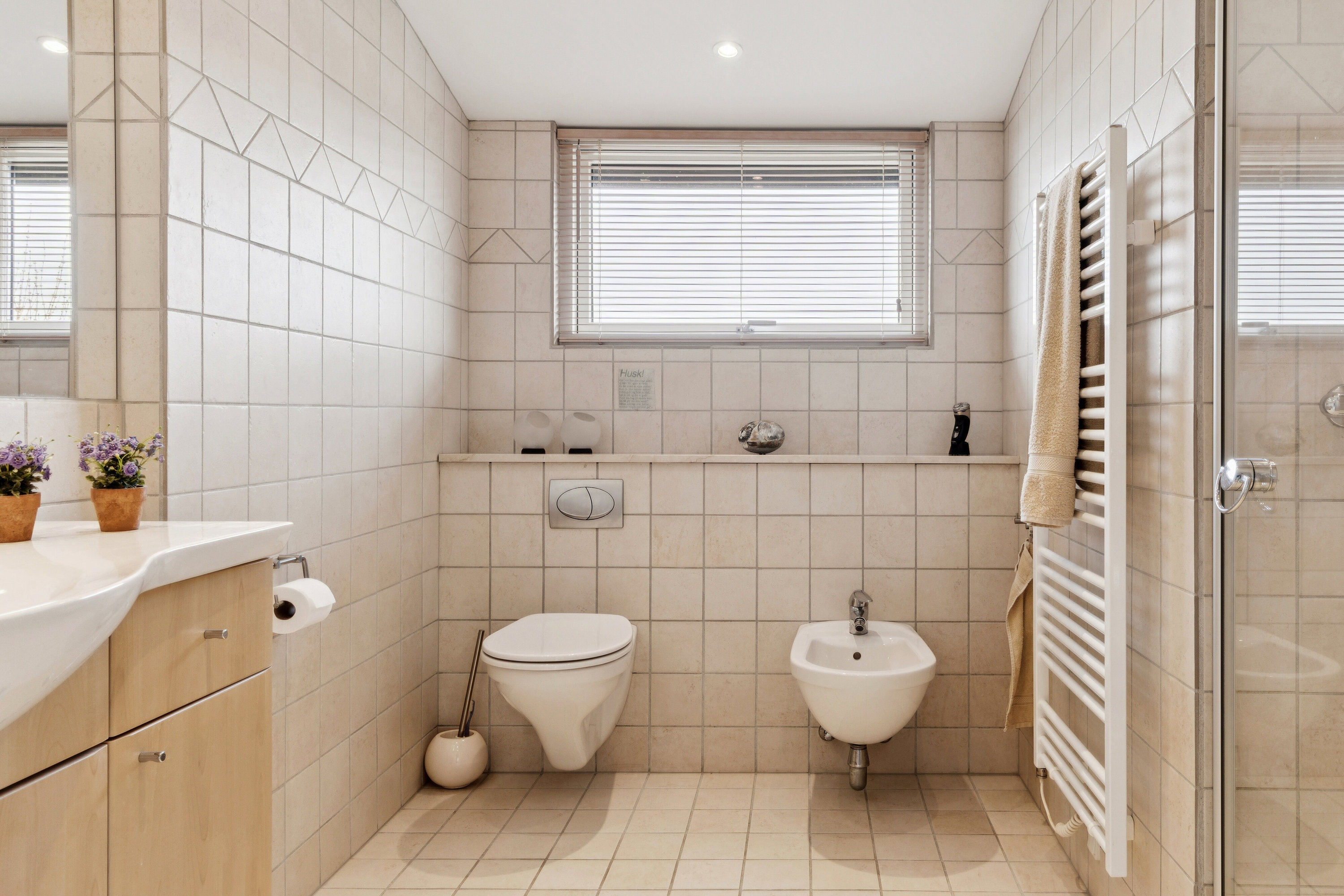 Fremhævet badeværelse billede i fuldskærmstilstand. Billede af Varhøj 15, Veddinge, 4540 Fårevejle