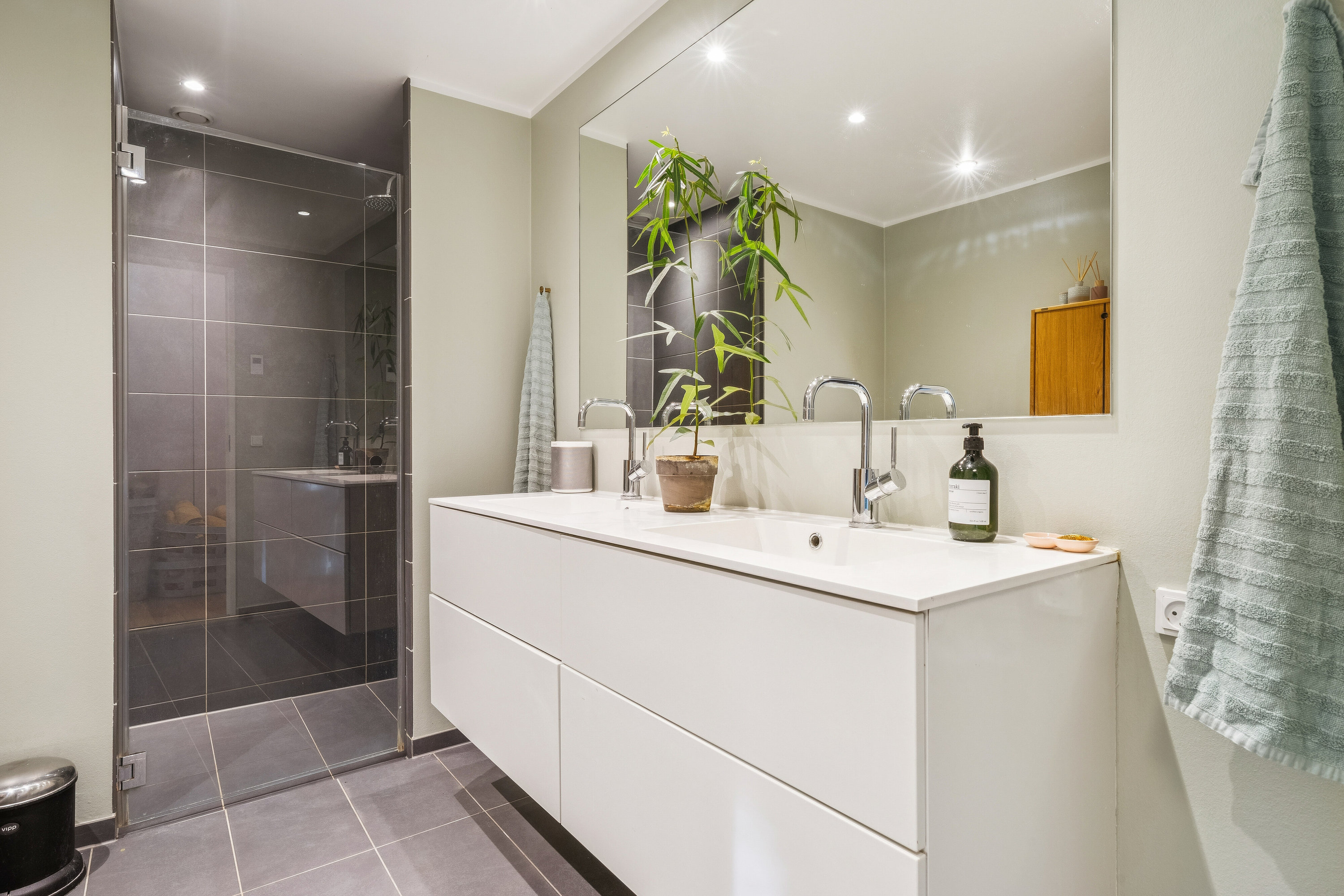 Fremhævet badeværelse billede i fuldskærmstilstand. Billede af Islands Brygge 38B, st.. tv., 2300 København S