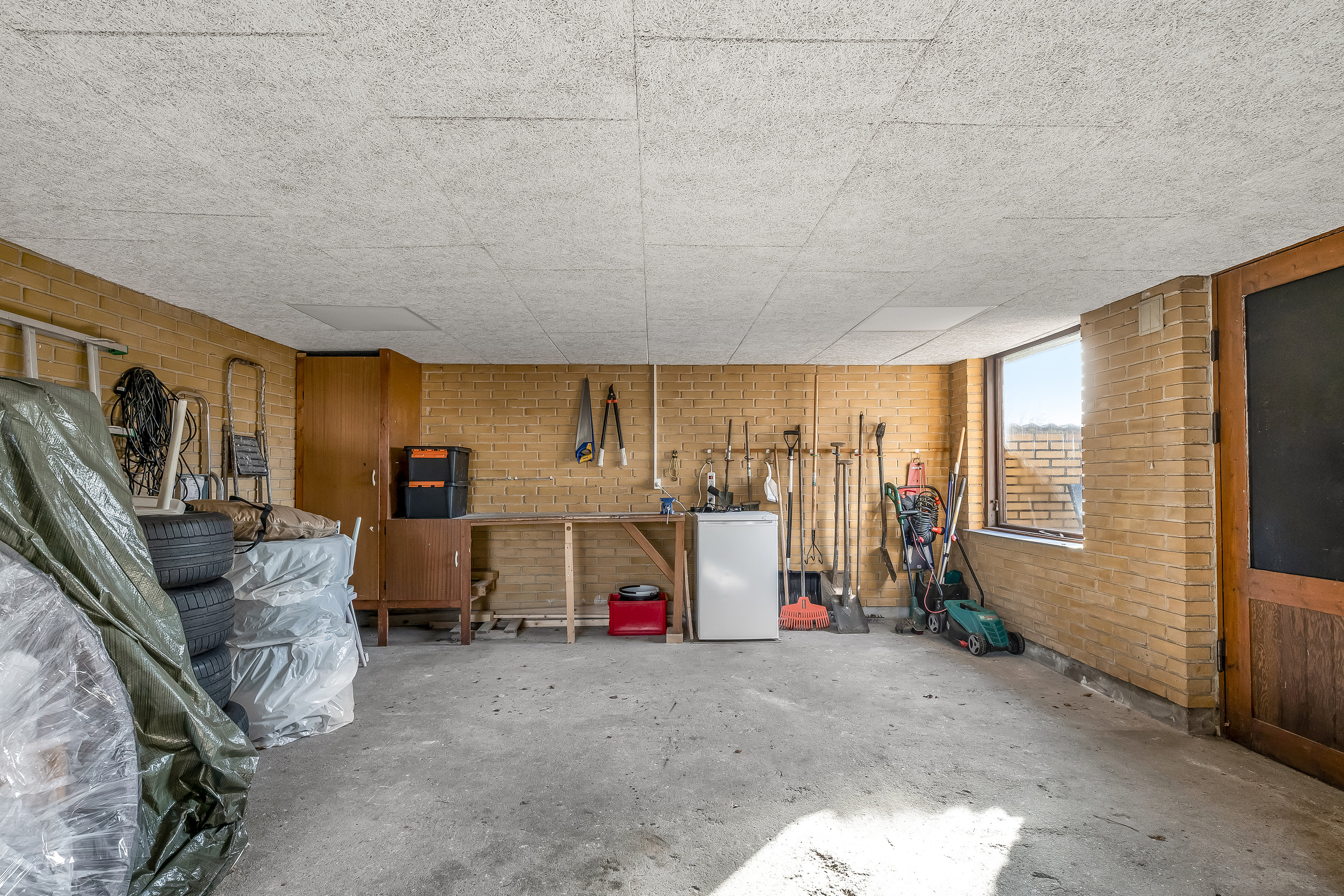 Fremhævet garage billede i fuldskærmstilstand. Billede af Baunevej 6, Tjørring, 7400 Herning