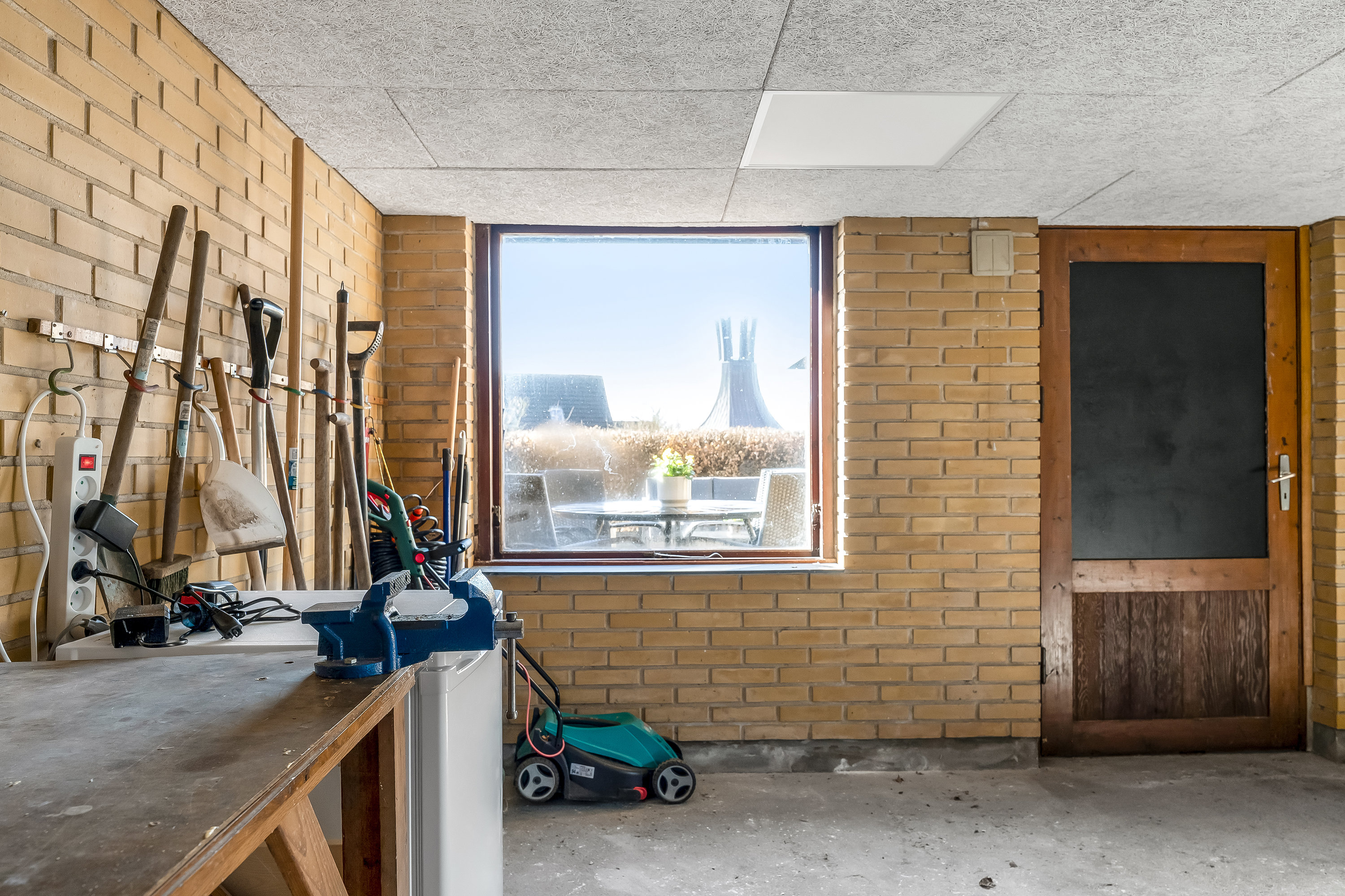 Fremhævet garage billede i fuldskærmstilstand. Billede af Baunevej 6, Tjørring, 7400 Herning