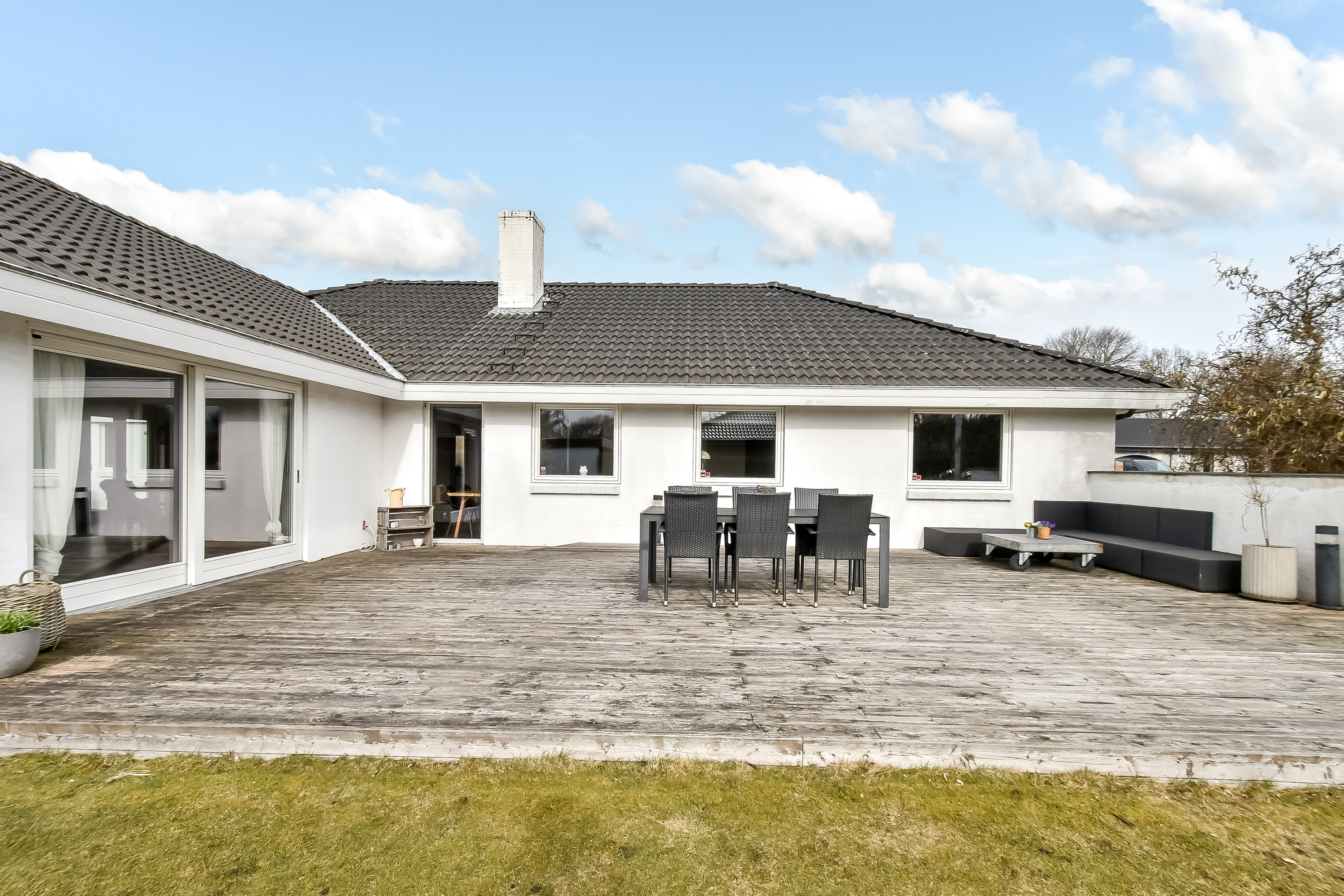 Fremhævet terrasse billede i fuldskærmstilstand. Billede af Ydertoften 21, Lind, 7400 Herning