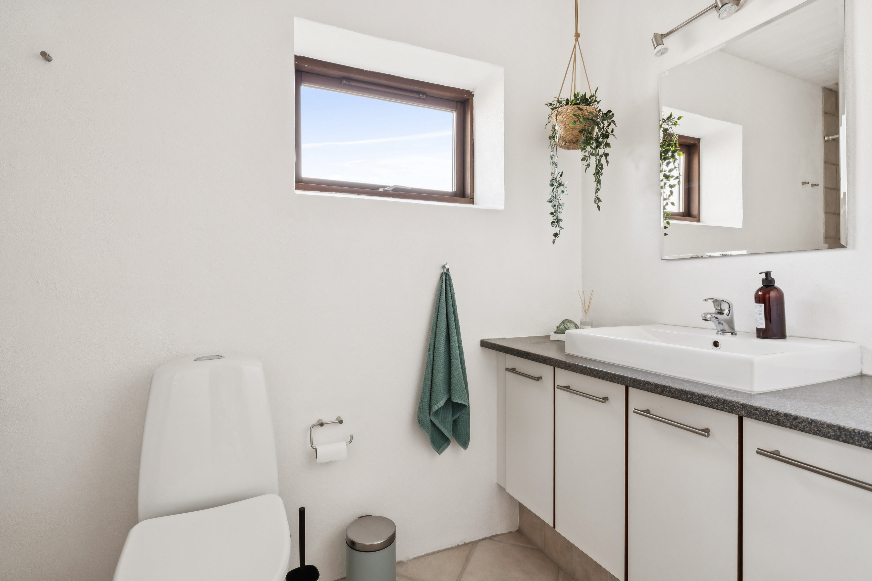 Fremhævet badeværelse billede i fuldskærmstilstand. Billede af Nielsmindevej 21, Gug, 9210 Aalborg SØ