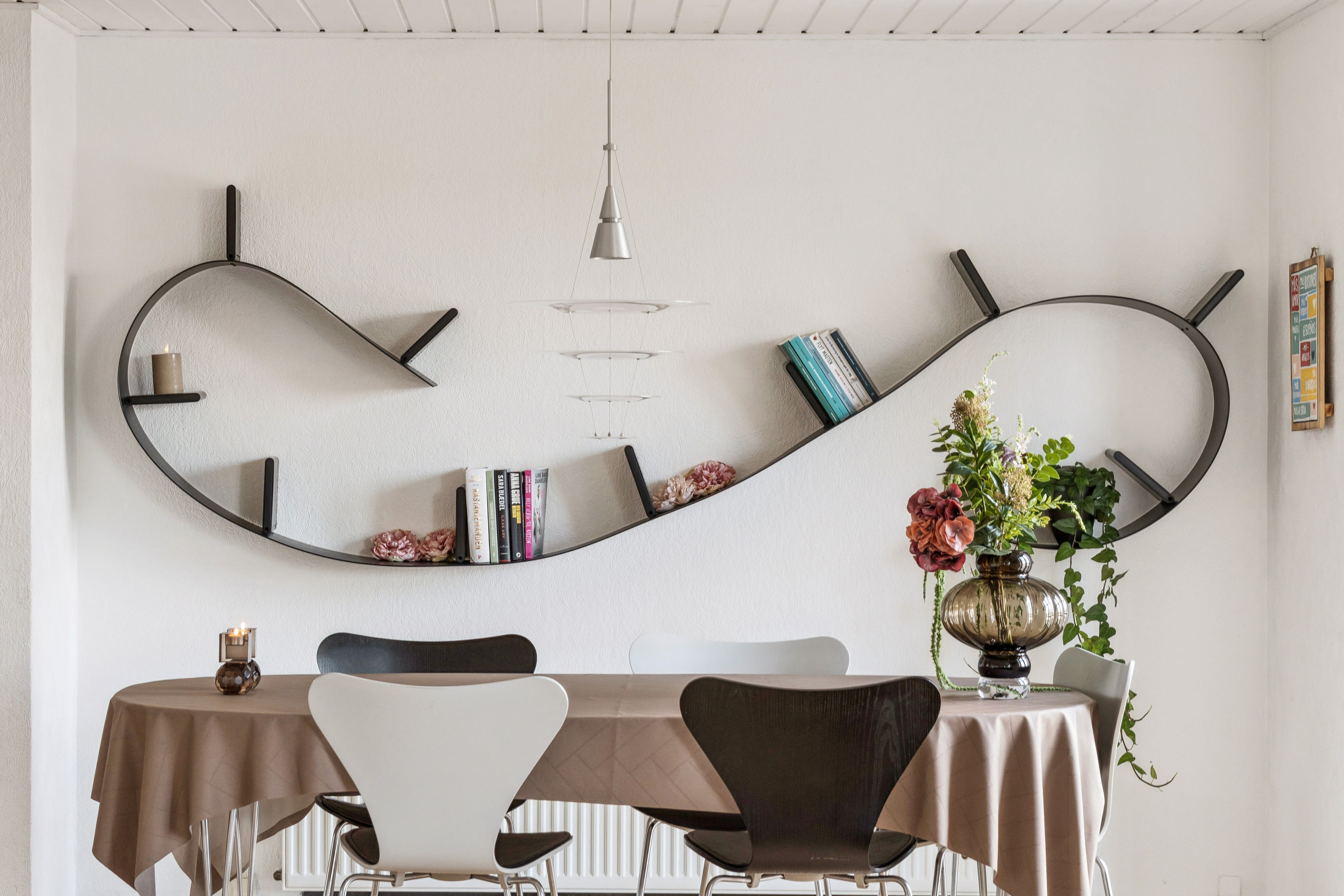 Fremhævet stue billede i fuldskærmstilstand. Billede af Nielsmindevej 21, Gug, 9210 Aalborg SØ