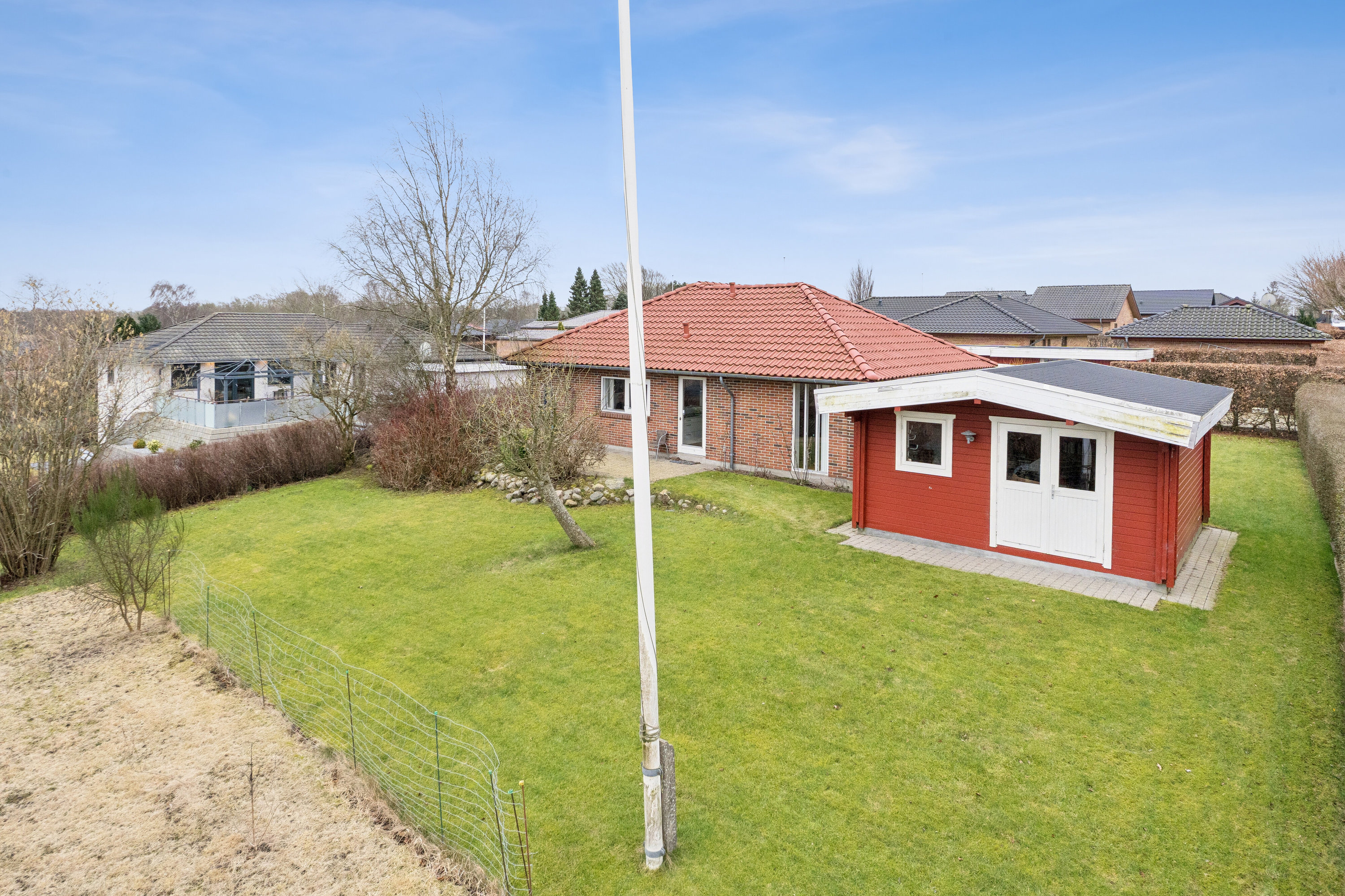 Fremhævet set fra haven billede i fuldskærmstilstand. Billede af Bakken 101, 7441 Bording