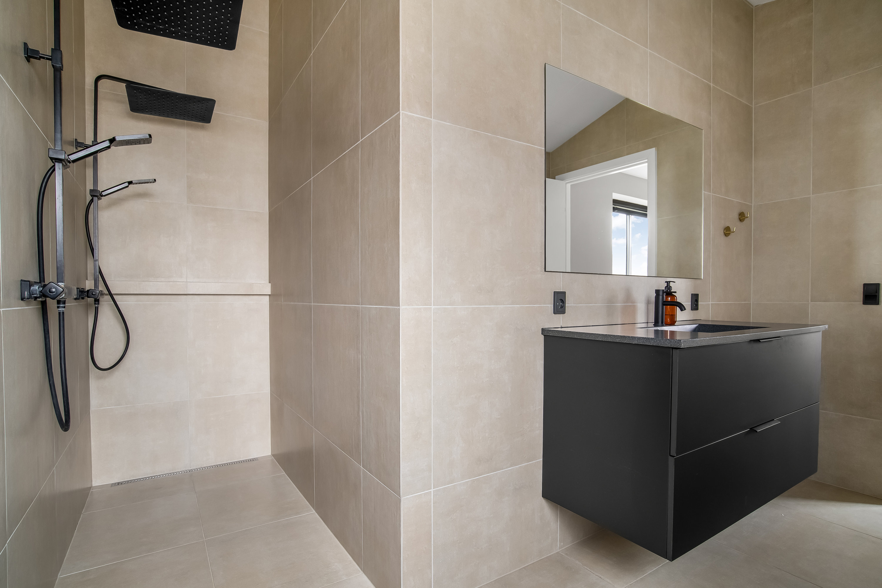 Fremhævet badeværelse billede i fuldskærmstilstand. Billede af Vægten 19, Mejrup, 7500 Holstebro