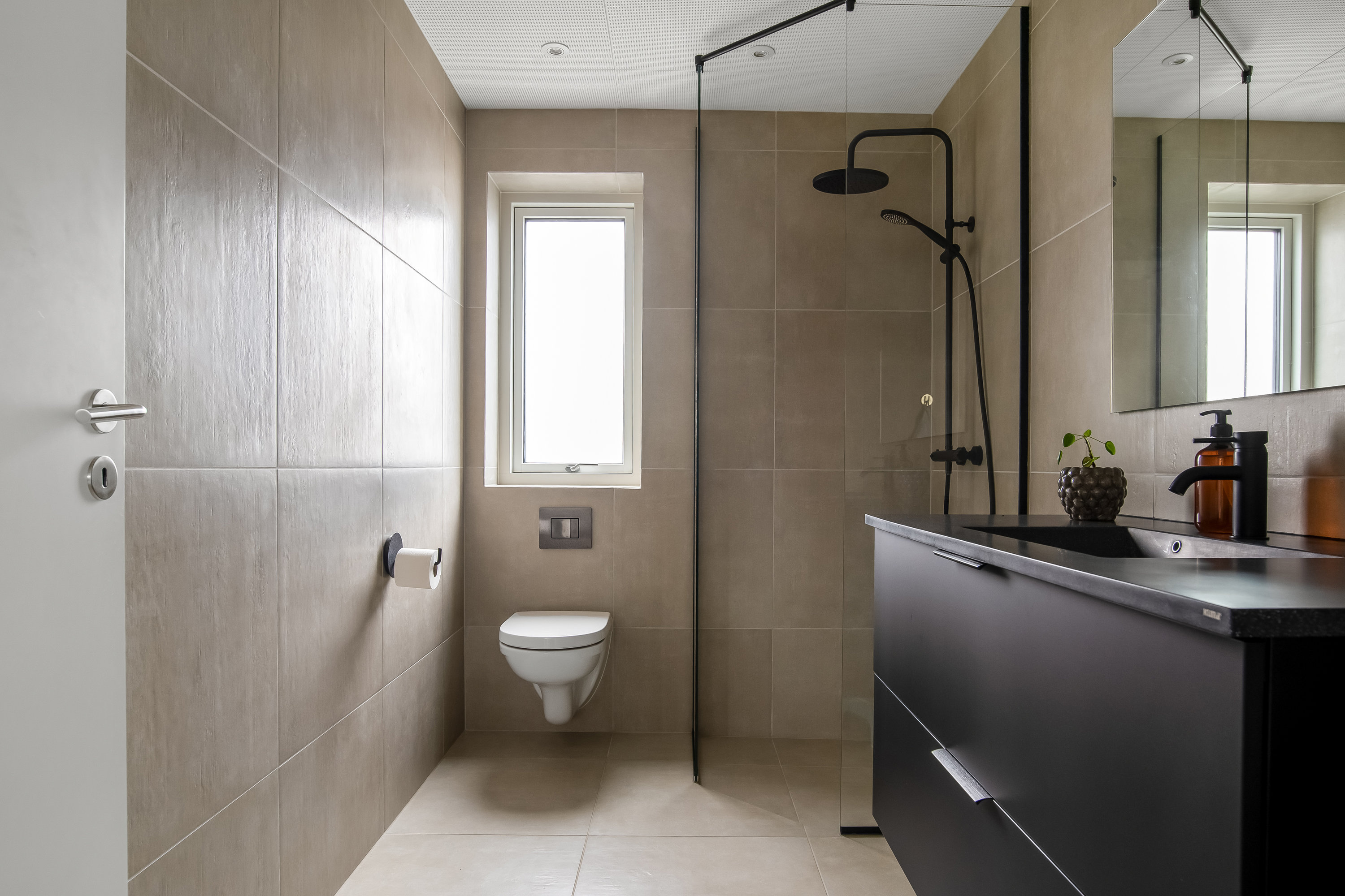 Fremhævet badeværelse billede i fuldskærmstilstand. Billede af Vægten 19, Mejrup, 7500 Holstebro